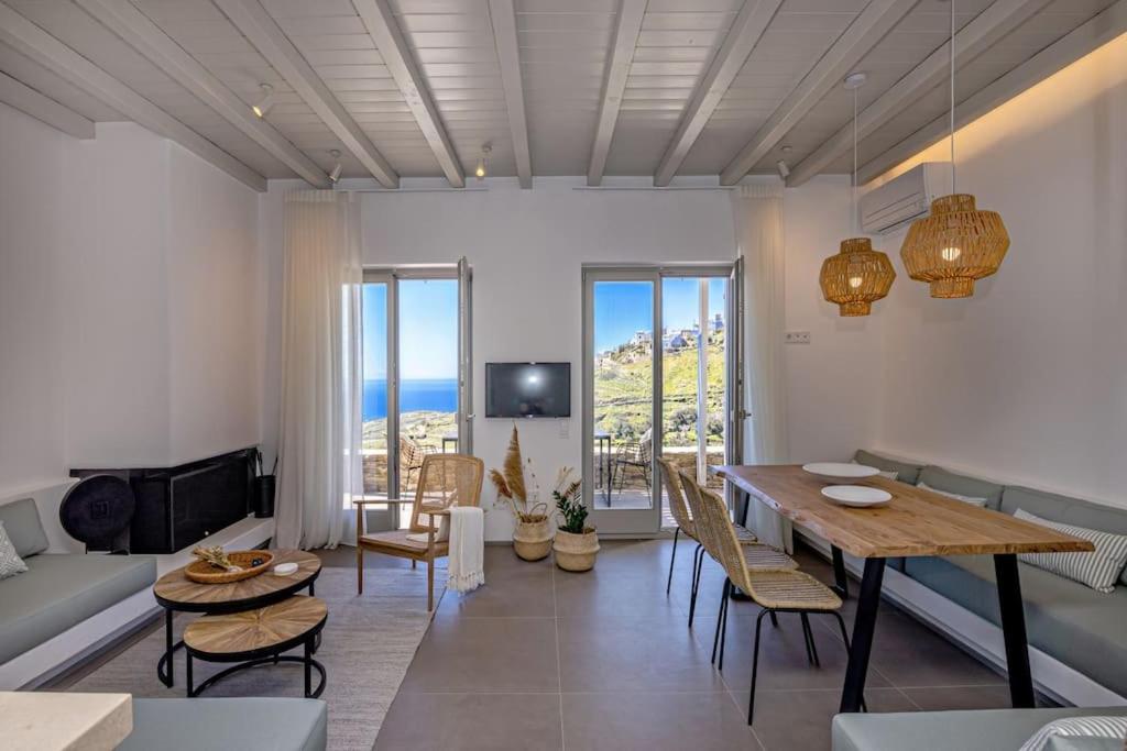 Three-Bedroom Villa photo 1