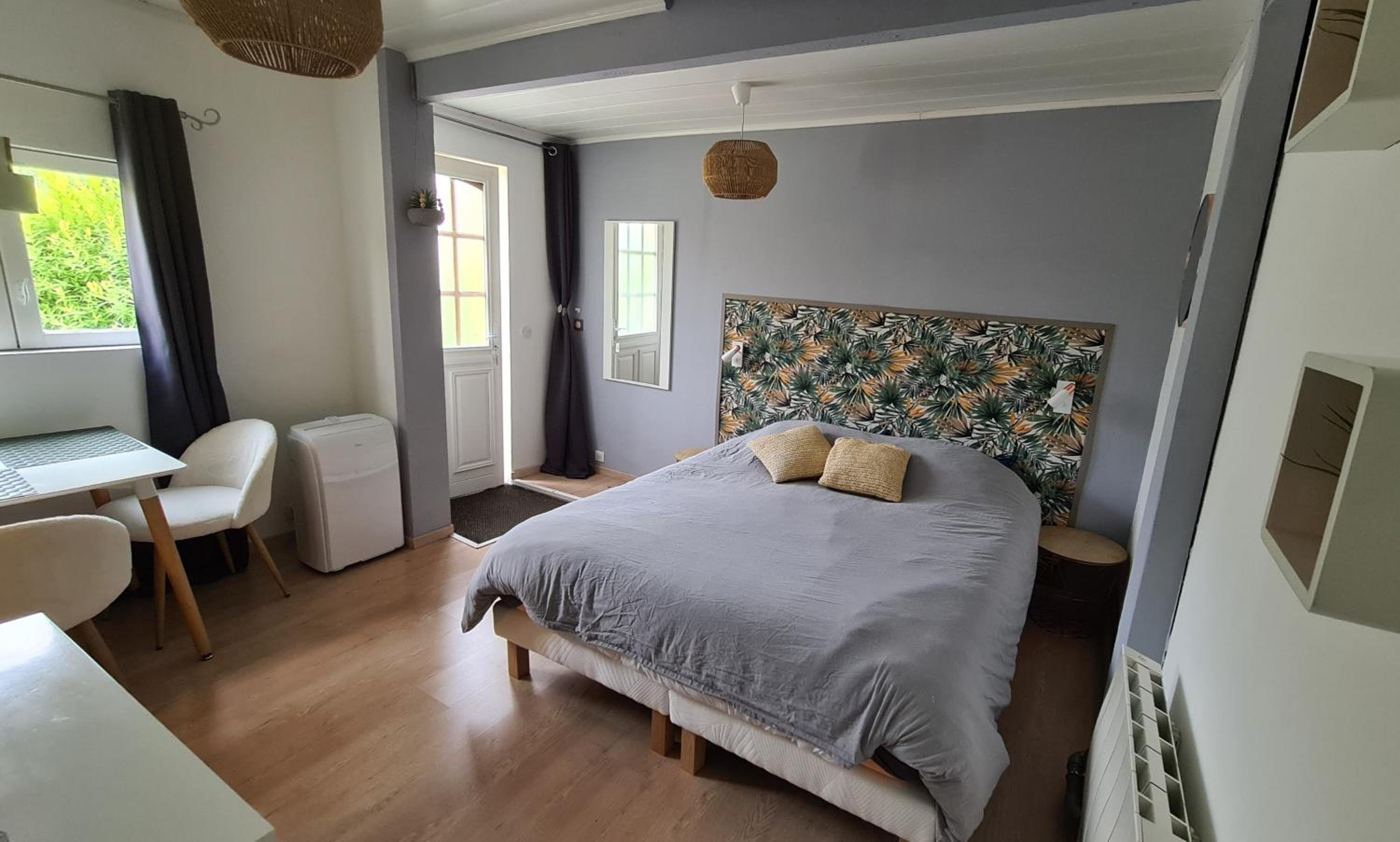 Queen Room photo 2