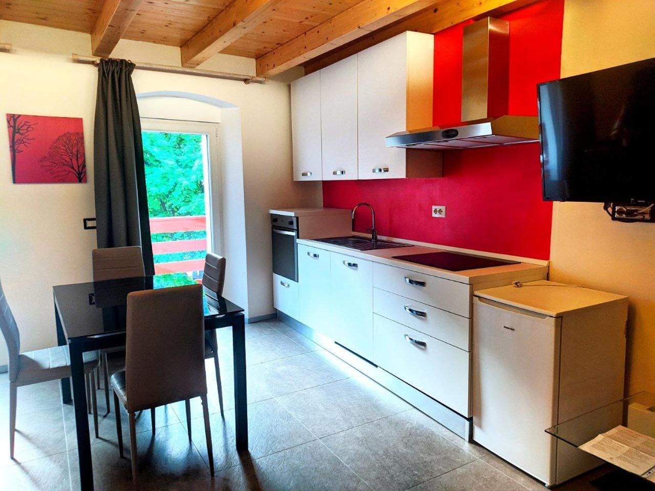 Junior Suite with Balcony - Photo 12