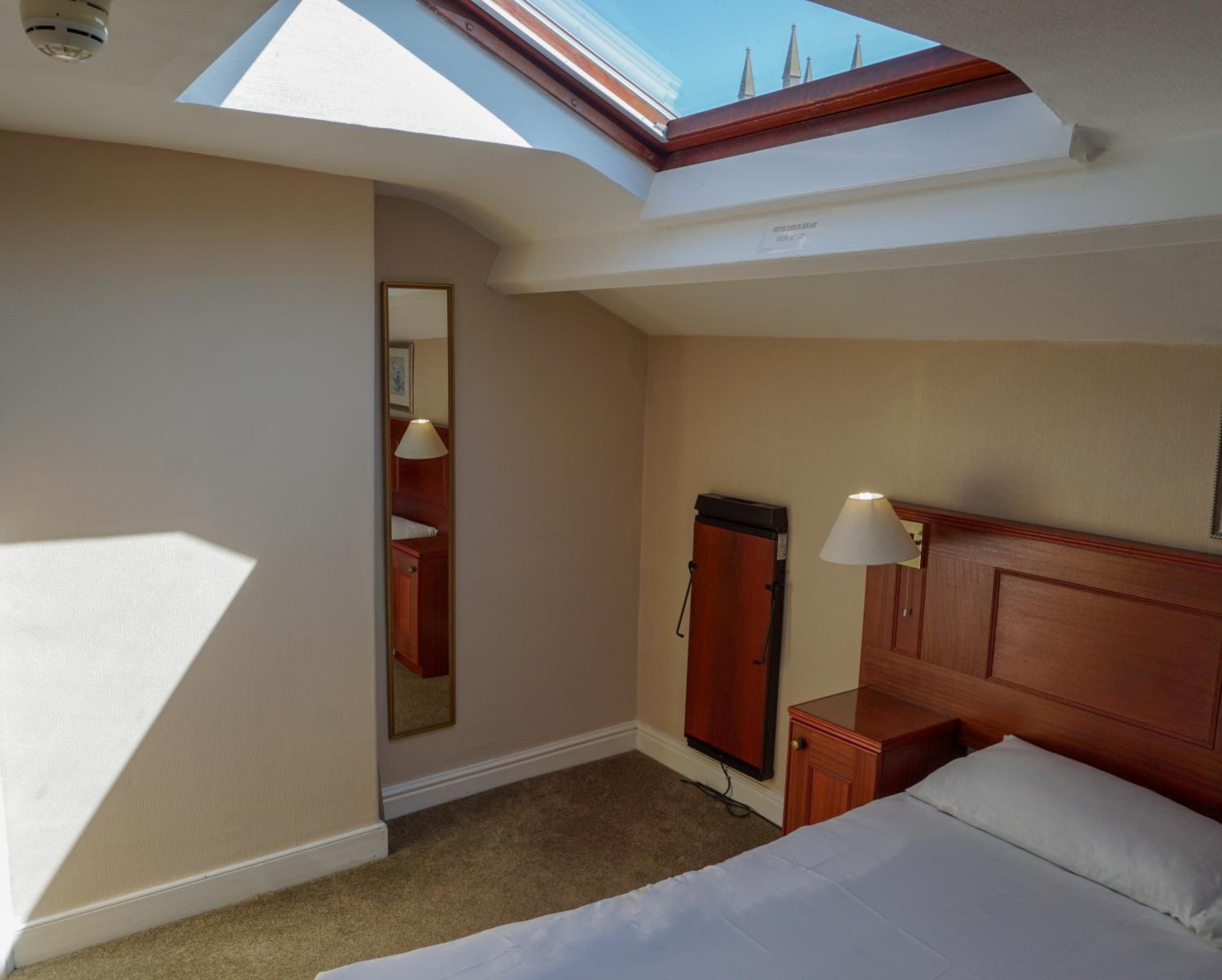 Small Double Room with Roof Window - Photo 1