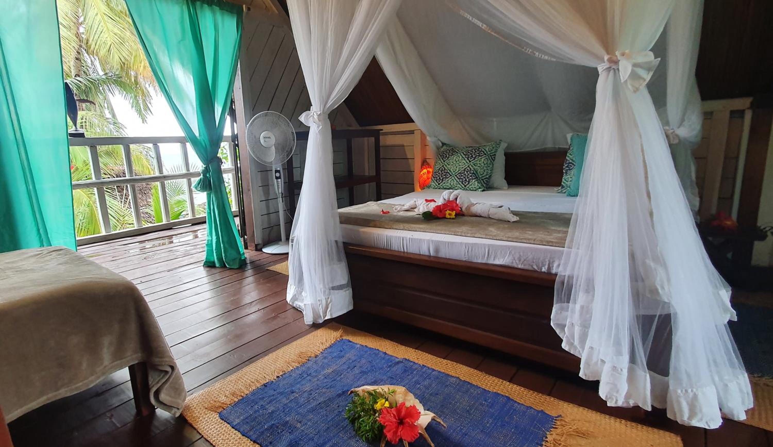 Bungalow - Water Front