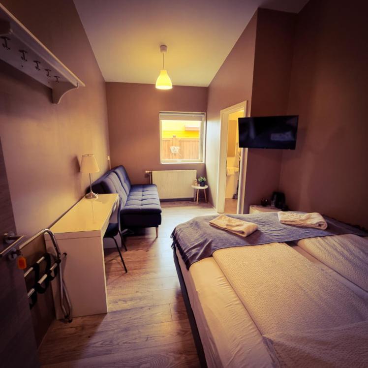 Double Room Disability Access with Private Bathroom photo 2