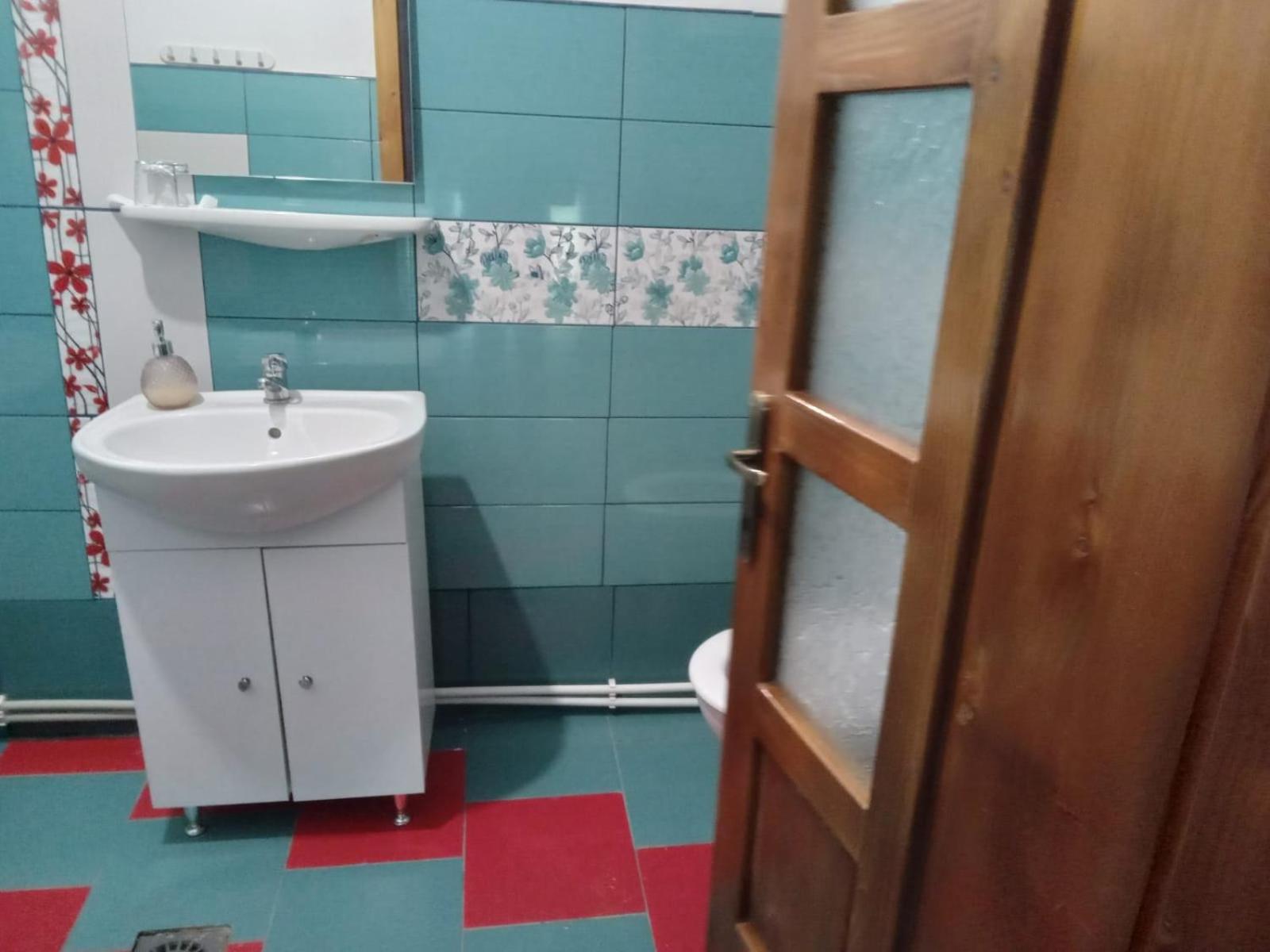 Two-Bedroom House - Photo 2