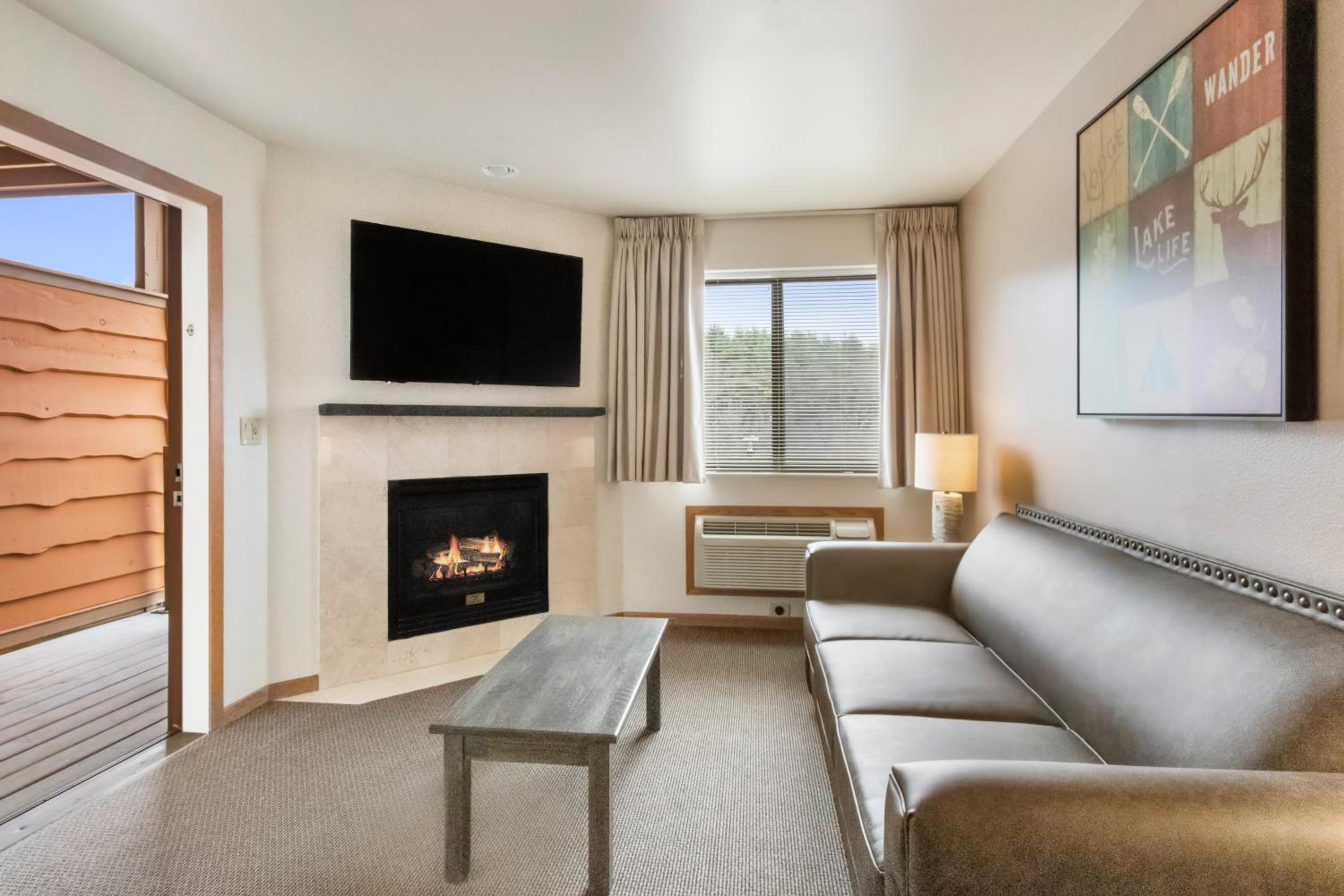 Two-Bedroom Suite - 6 waterpark pass photo 1