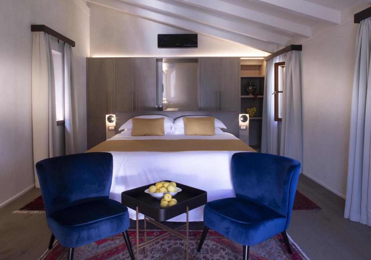 Junior Suite with Balcony and Lake View