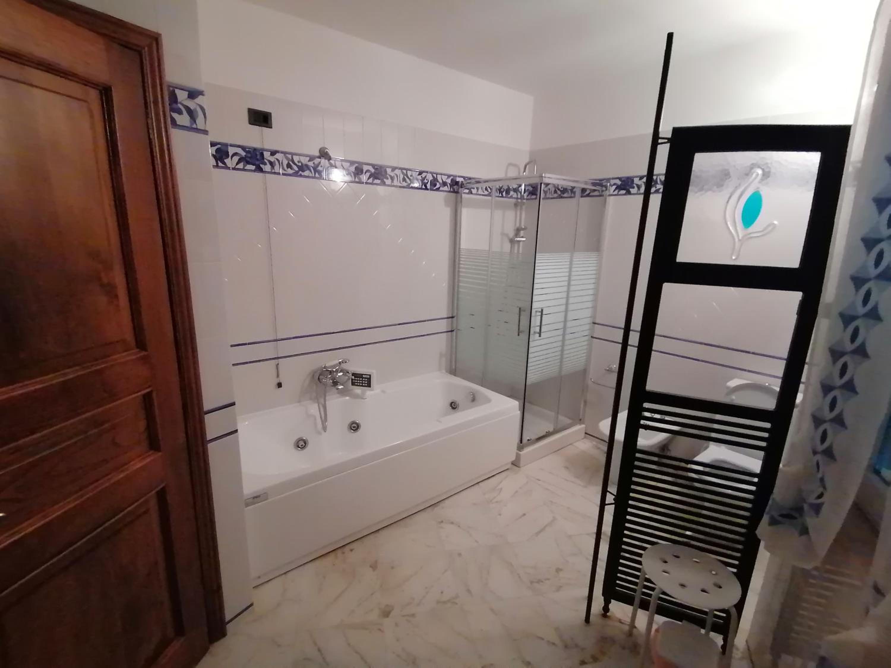 Deluxe Triple Room - Photo 7