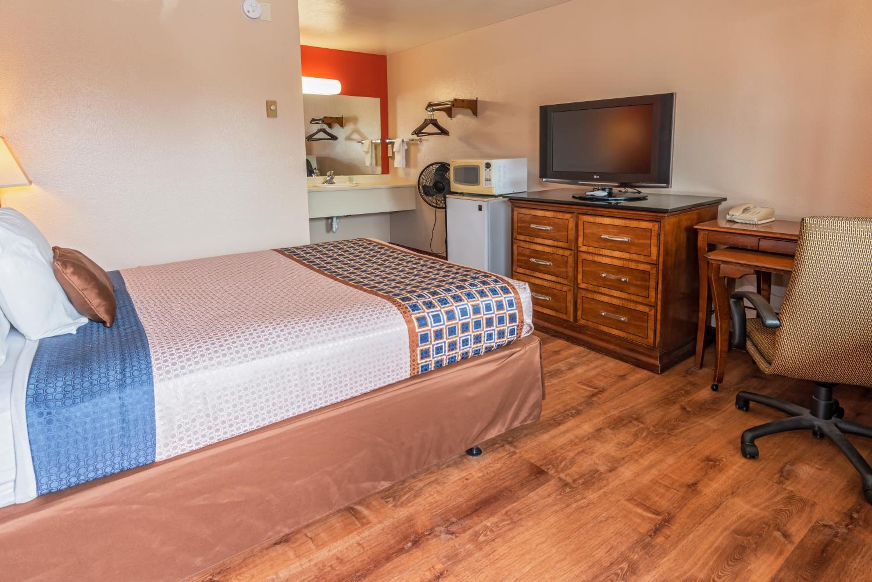 Standard Queen Room photo 2