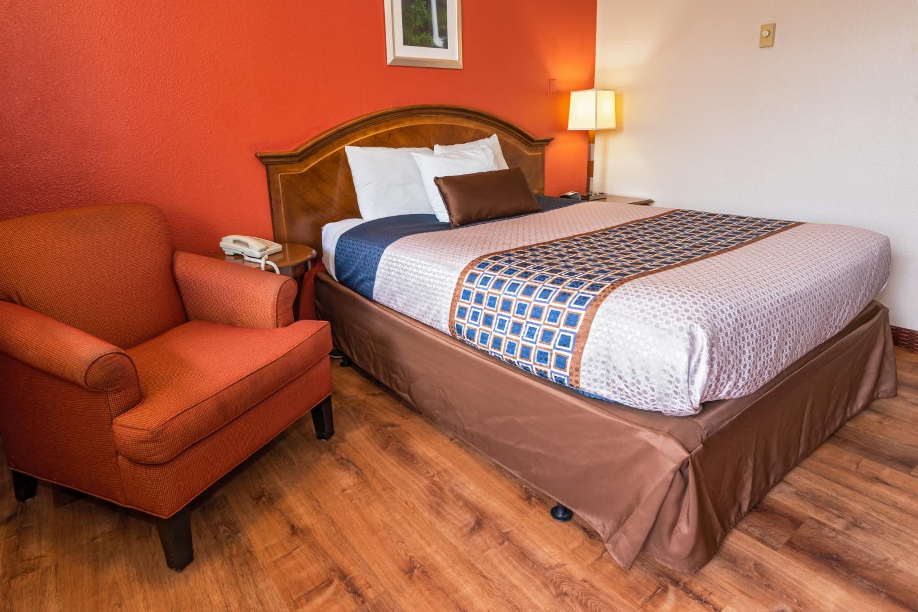 Standard Queen Room photo 3