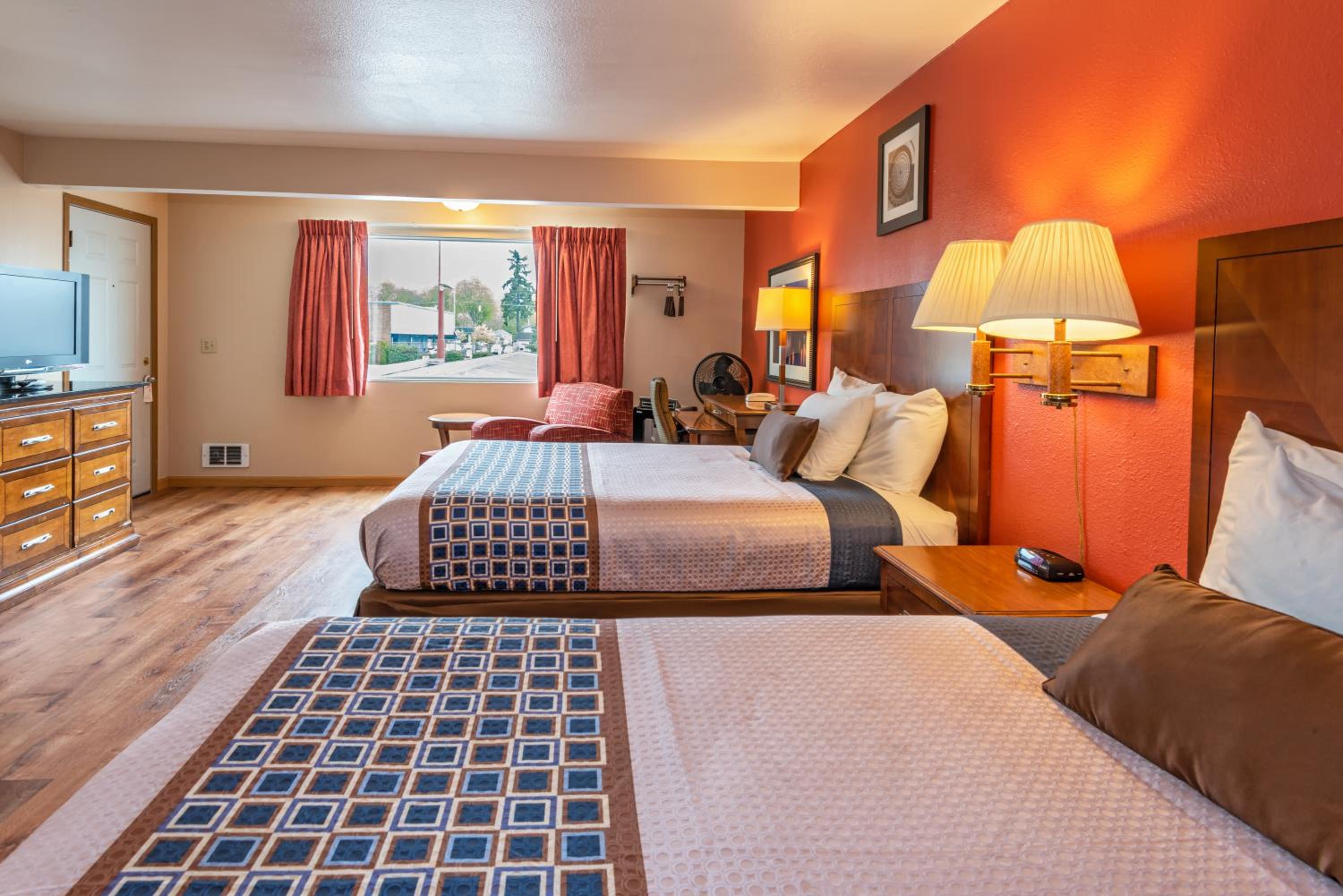 Standard Queen Room with Two Queen Beds photo 1