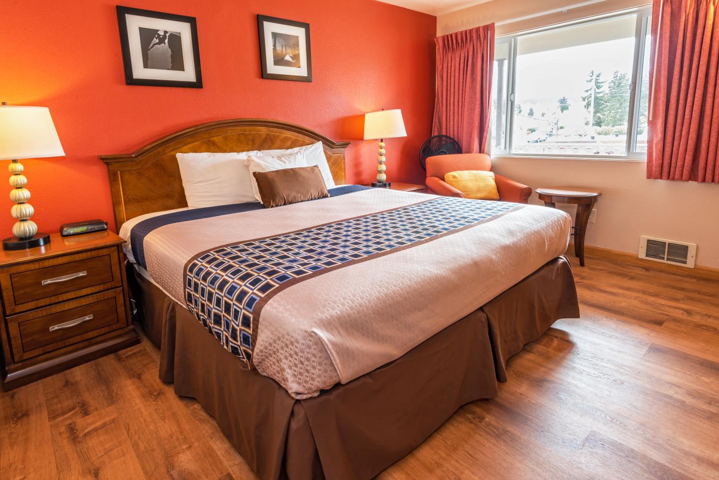 Standard King Room photo 1