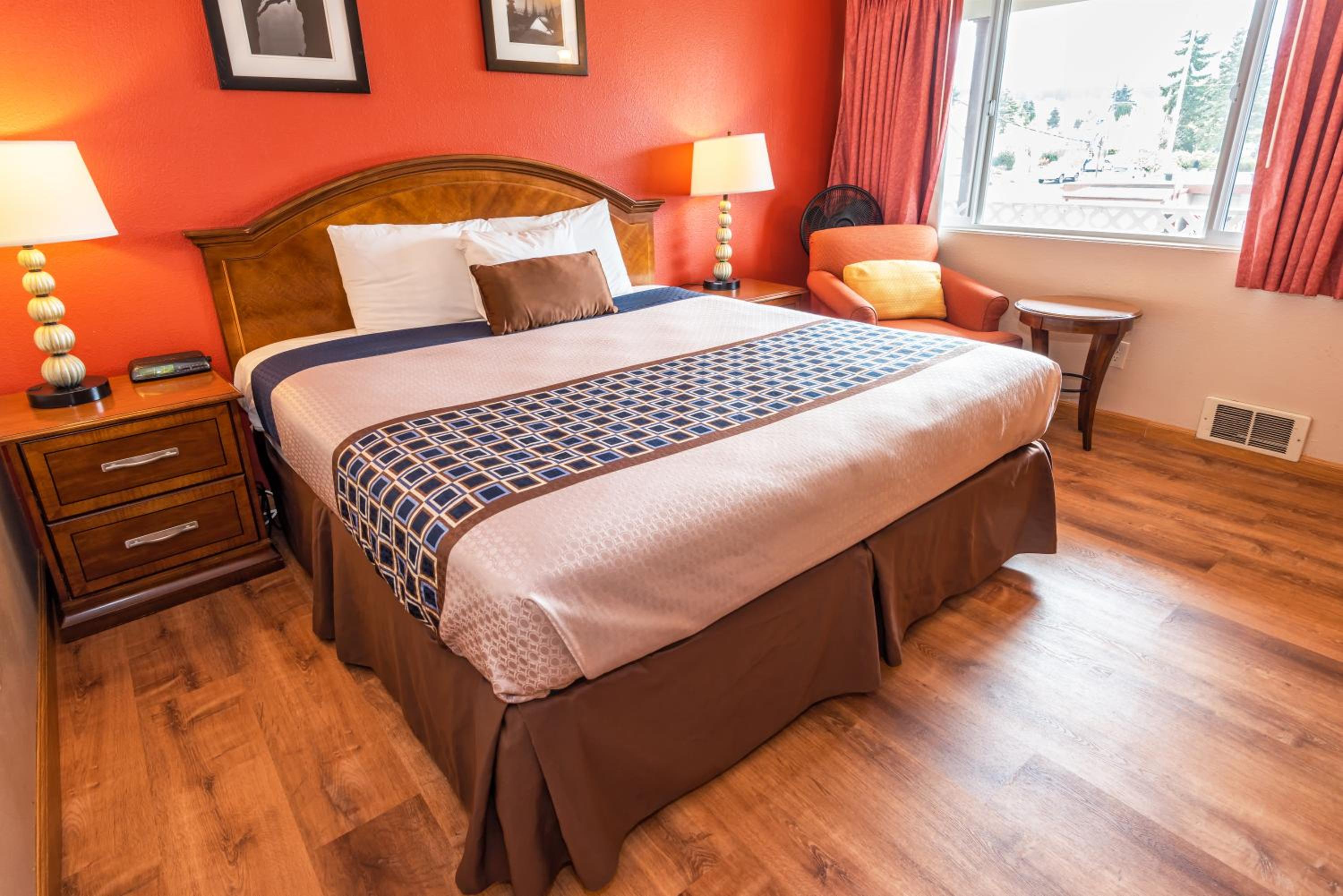 Standard King Room photo 3