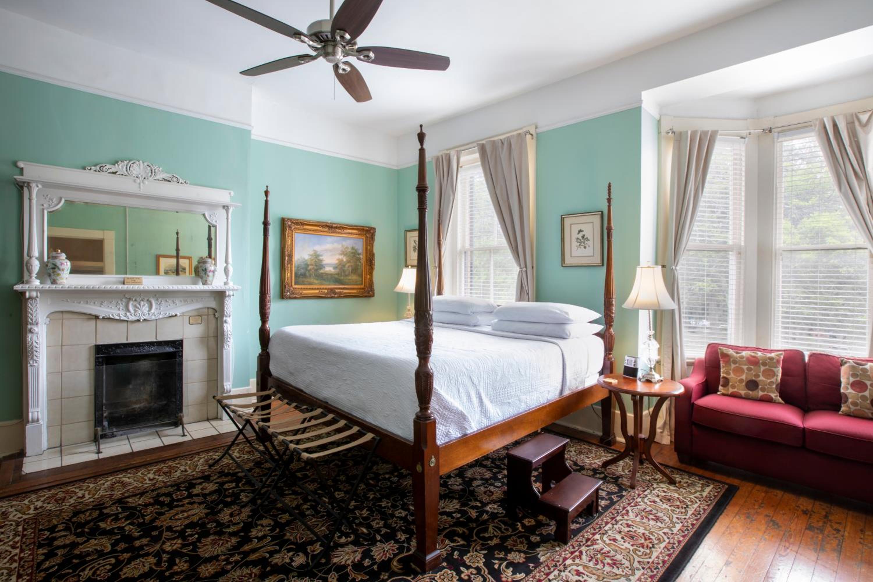 Easton Lodge- King Room 301