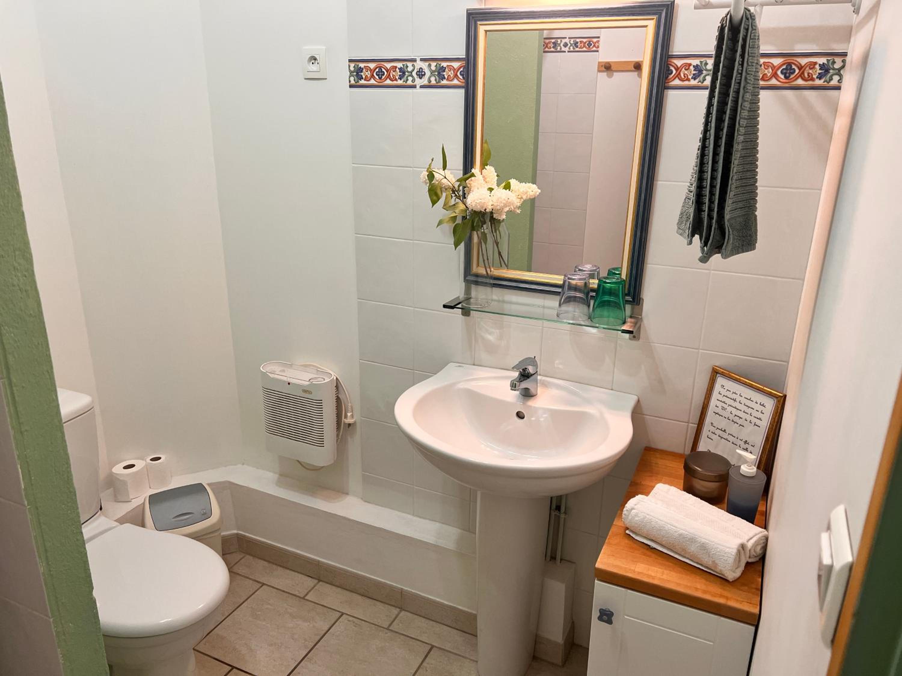 Standard Double Room - Photo 3
