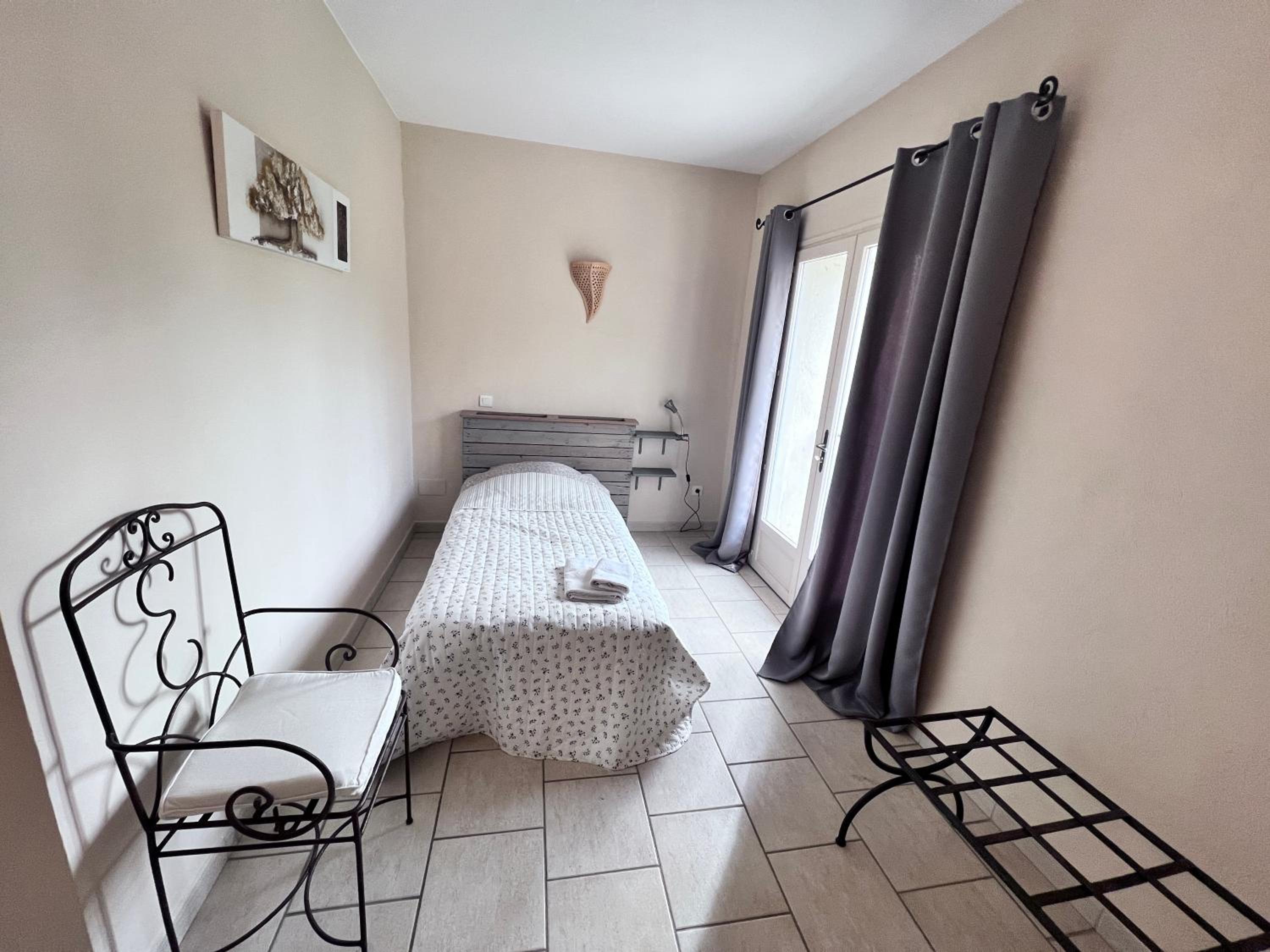 Triple Room with View - Photo 2
