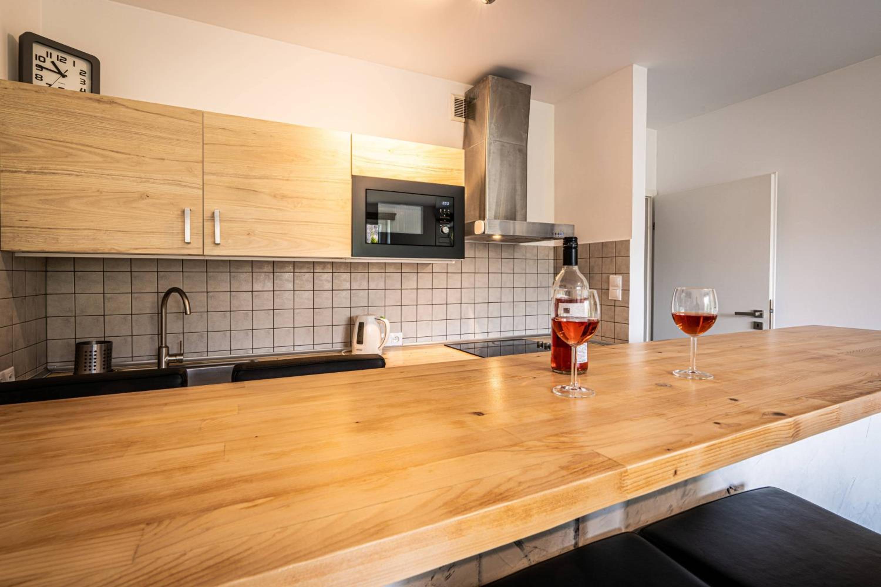 Studio Apartment - Photo 37