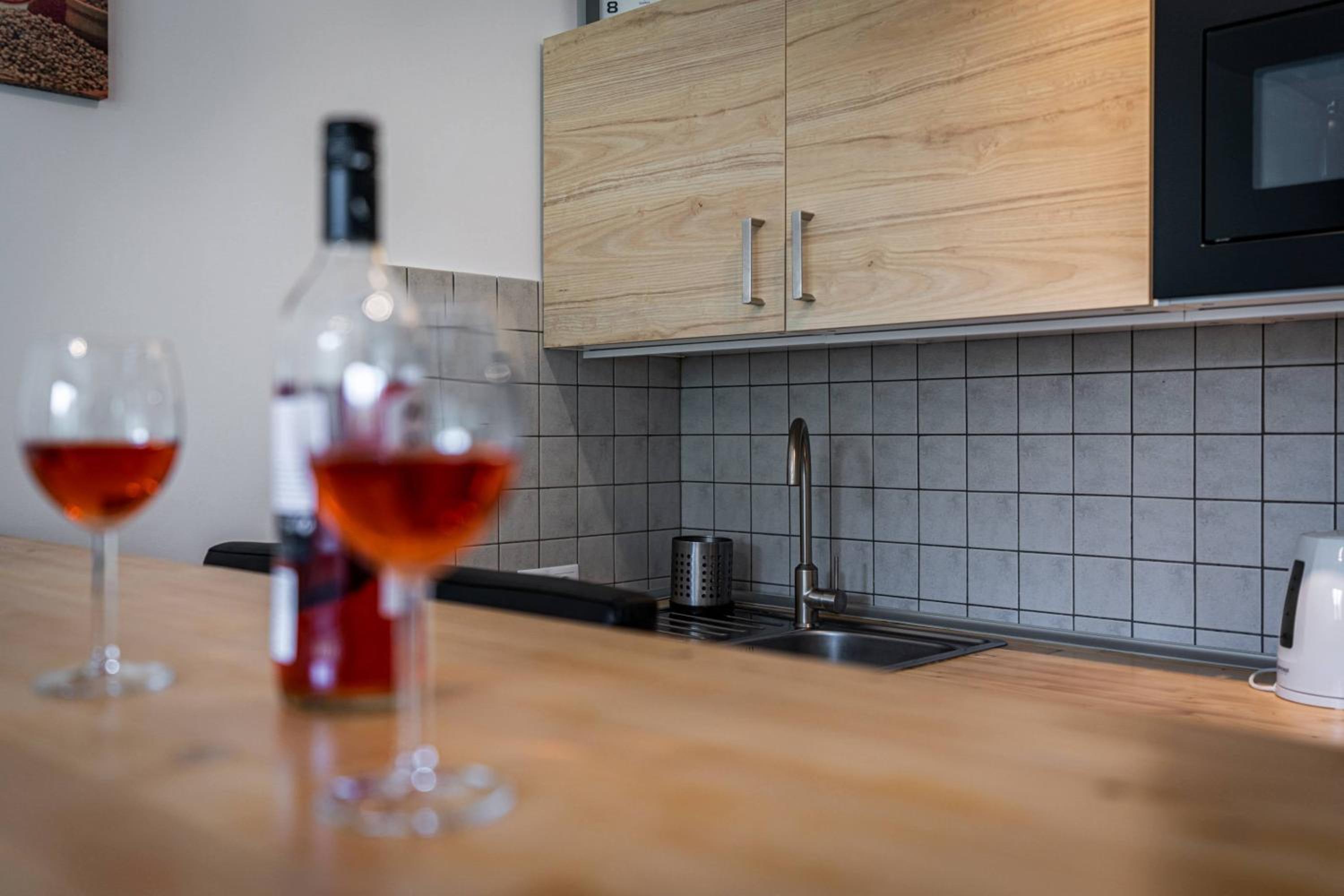 Studio Apartment - Photo 28