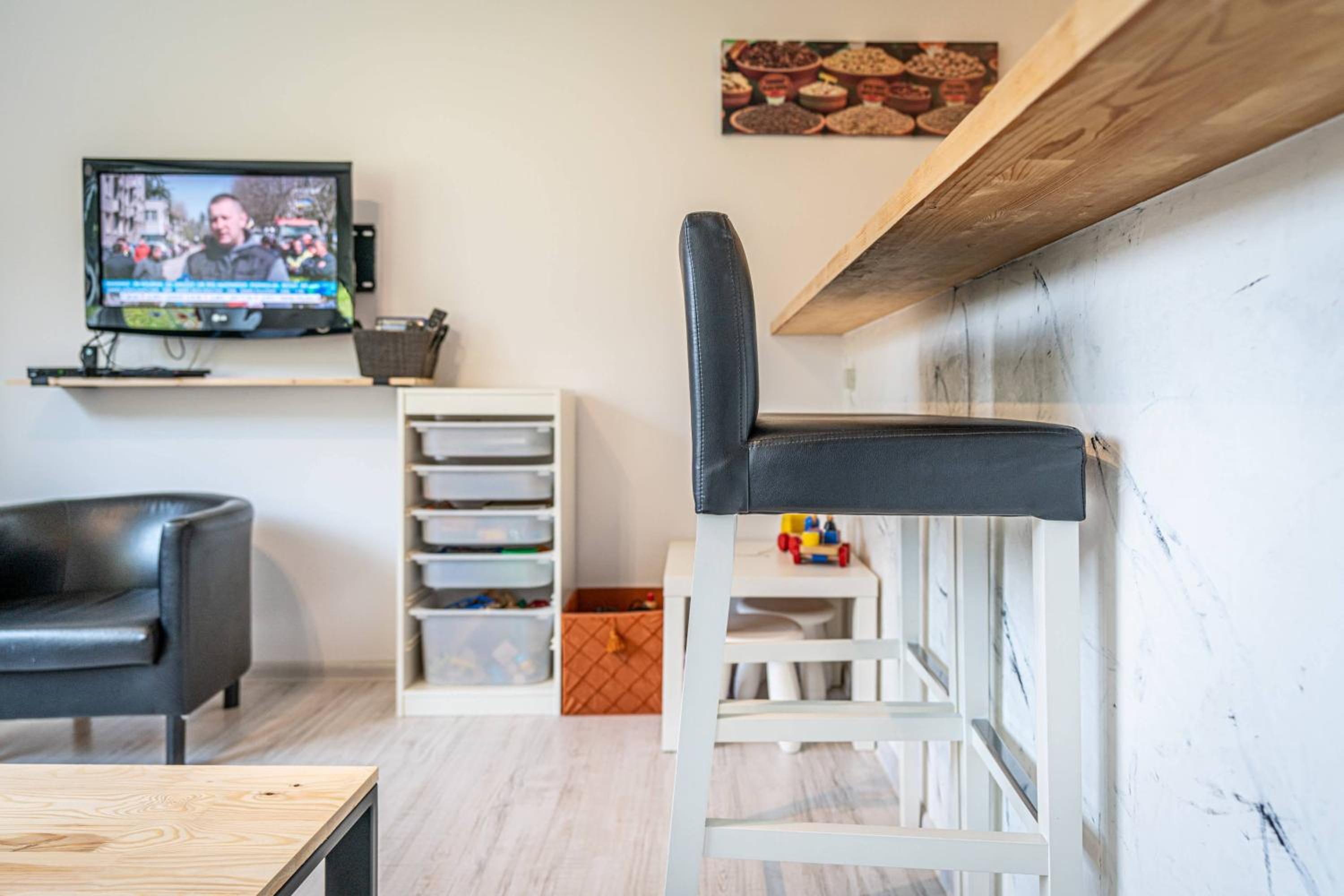 Studio Apartment - Photo 13