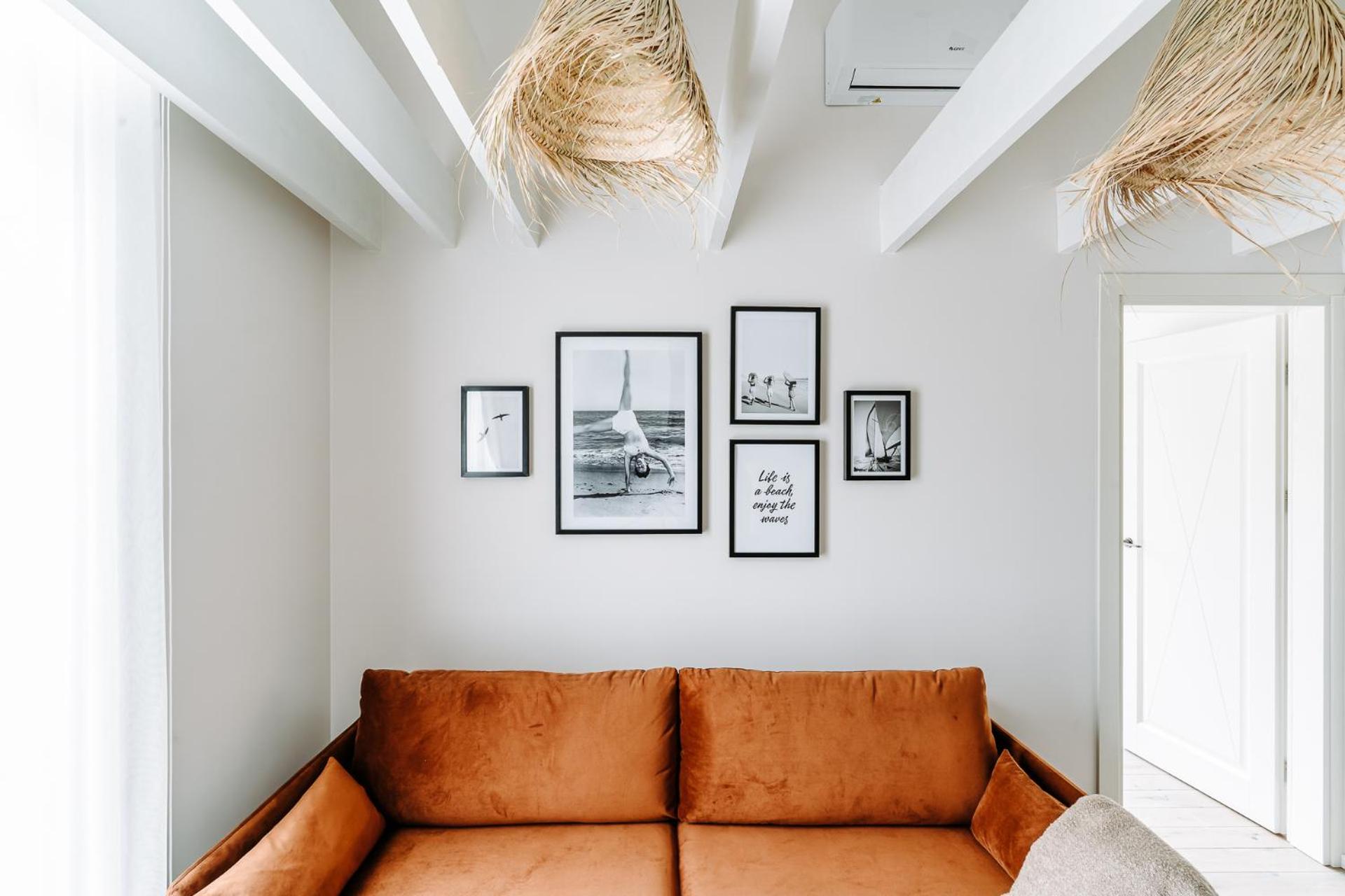 Apartment with Balcony - Photo 4