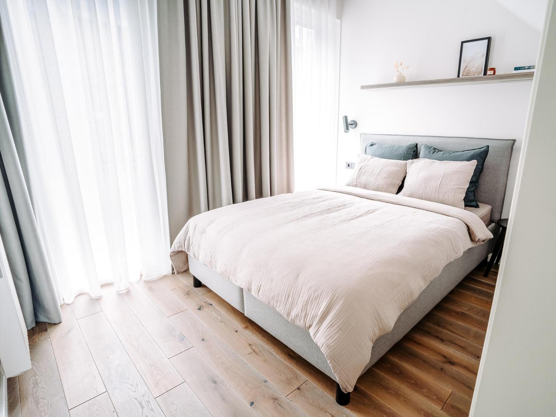 Apartment with Terrace - Photo 10