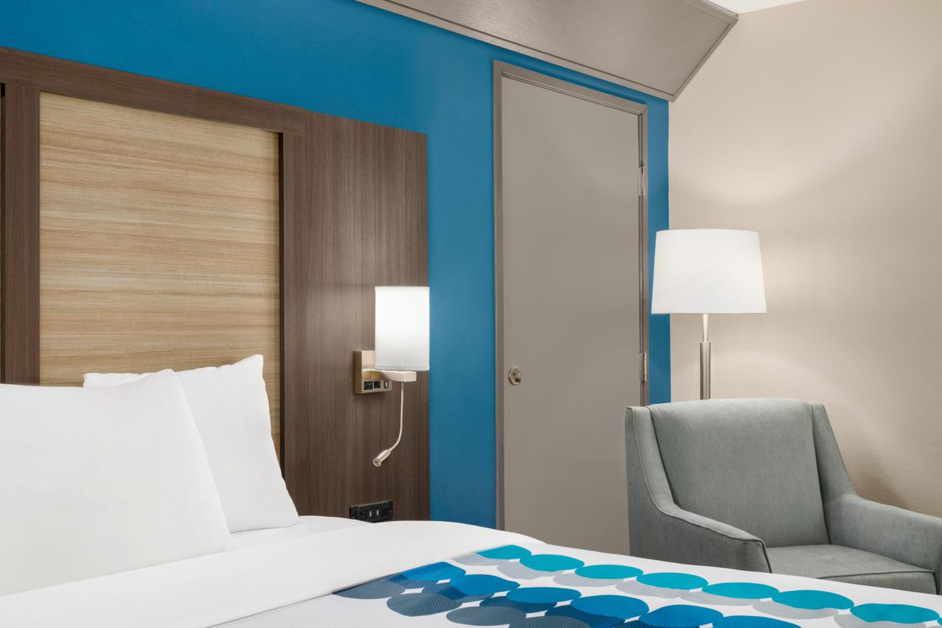 Queen Room - Mobility Access/Non-Smoking - Photo 5