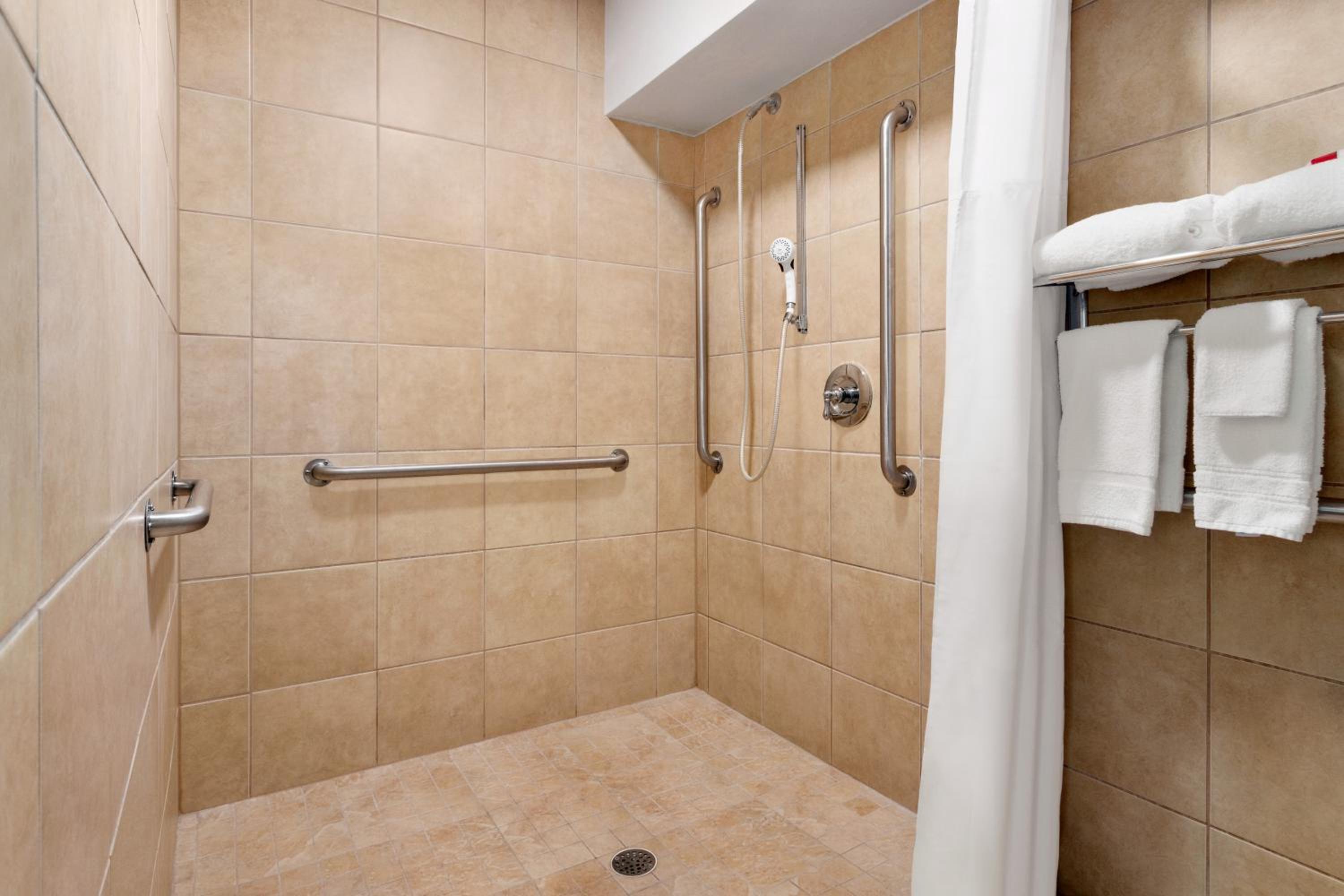 Queen Room - Mobility Access/Non-Smoking - Photo 3
