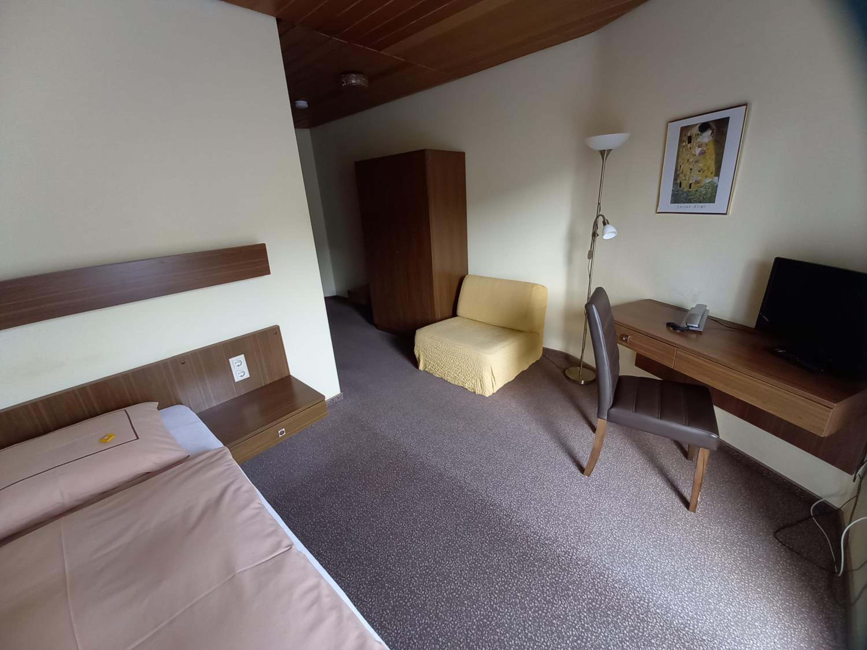 Single Room photo 3