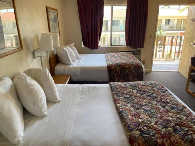 Double Room with Two Double Beds - Photo 4