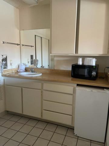 Double Room with Two Double Beds - Photo 2