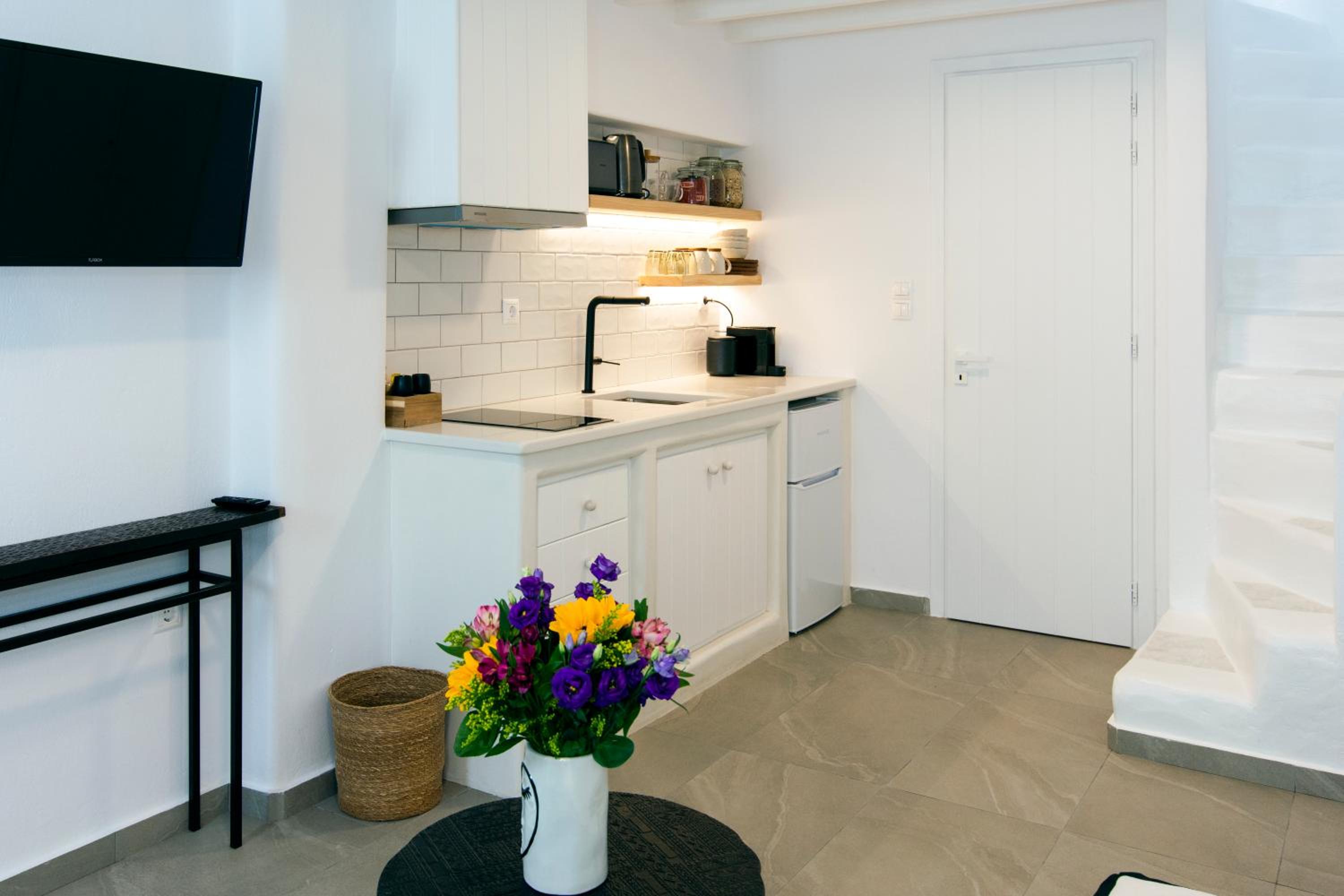 One-Bedroom Apartment - Photo 3