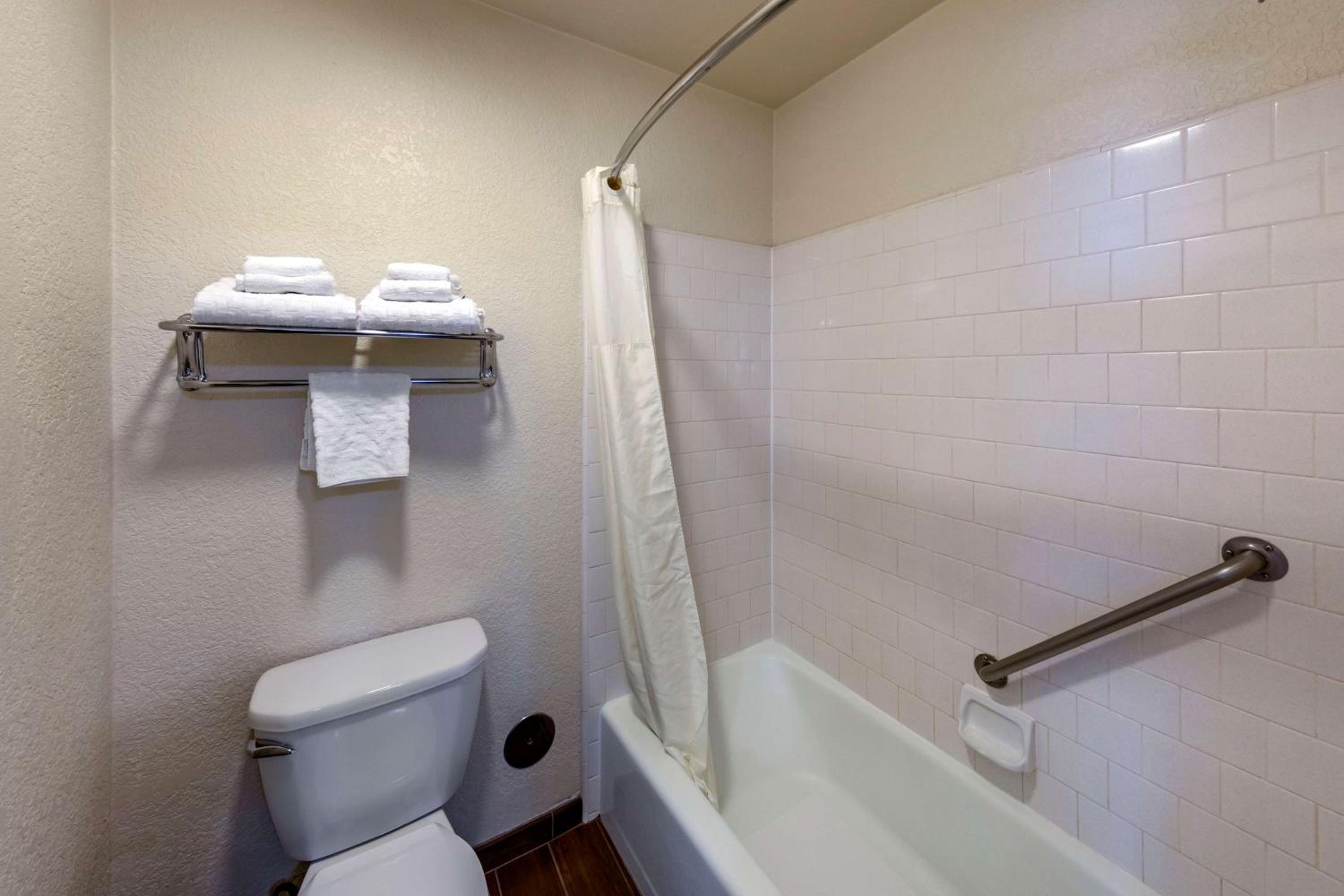 King Room - Non-Smoking - Photo 6