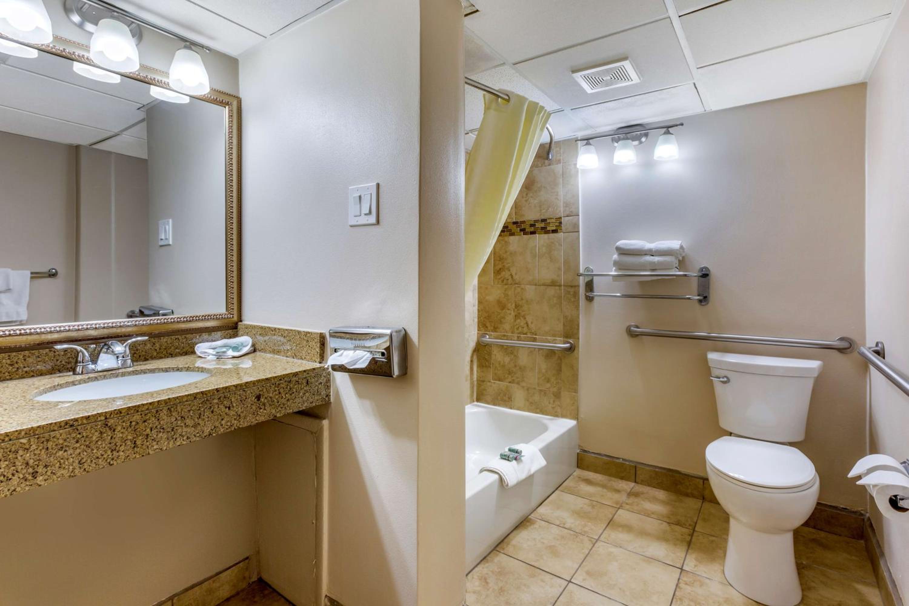 King Room - Disability Access Tub photo 3