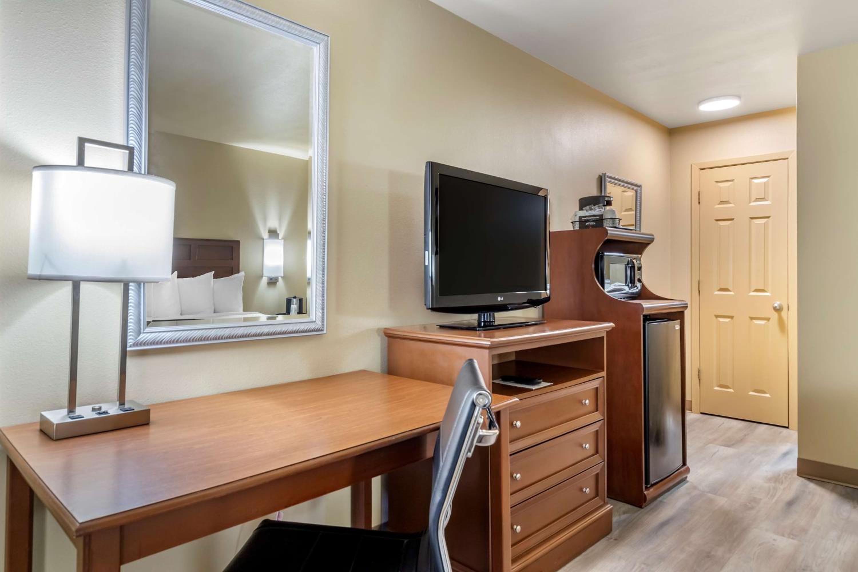 King Room - Non-Smoking photo 3