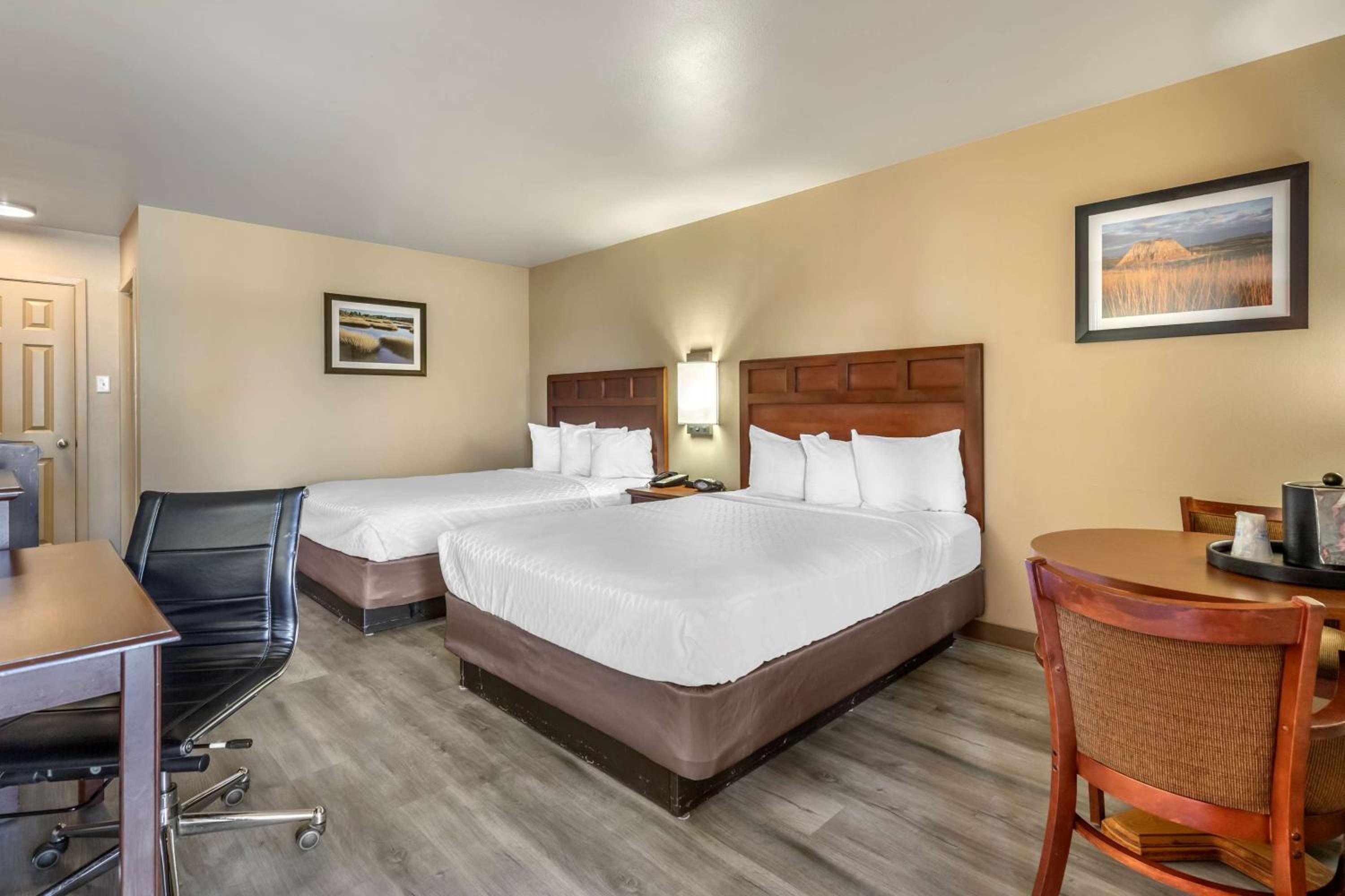 Queen Room with Two Queen Beds - Non-Smoking photo 1