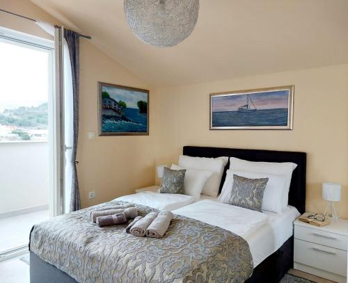 Three-Bedroom Apartment - Photo 12