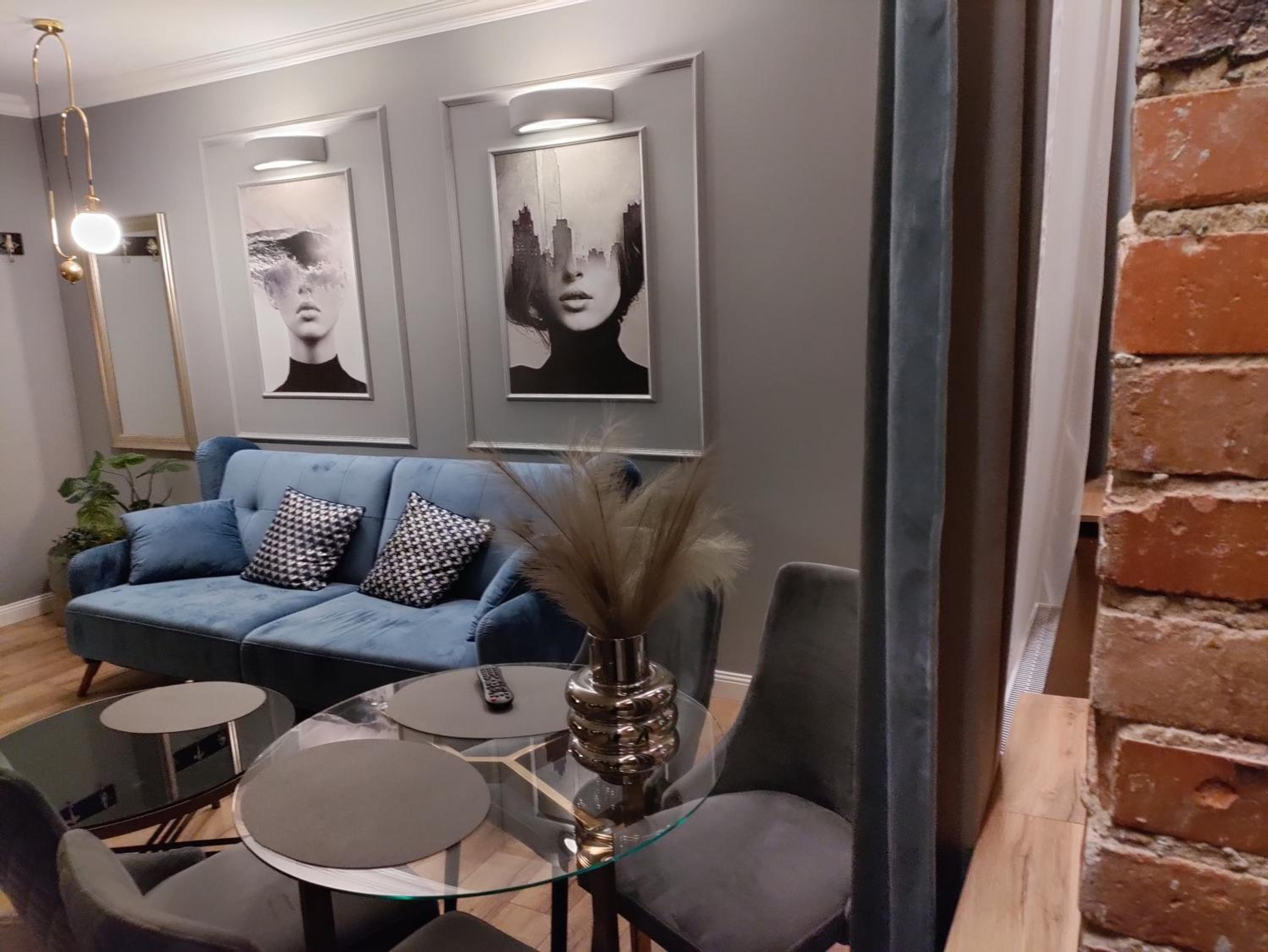 One-Bedroom Apartment - Photo 8