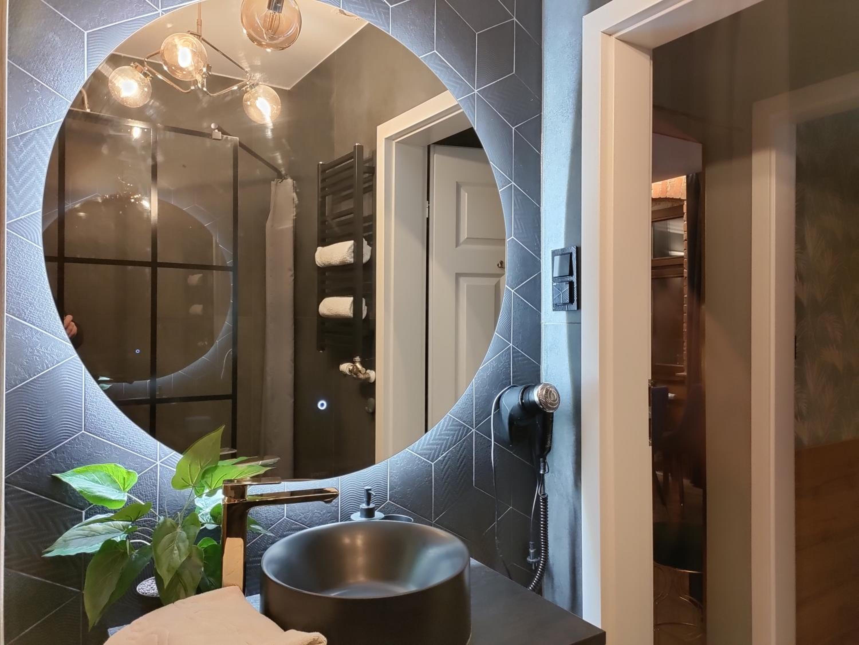 One-Bedroom Apartment - Photo 2