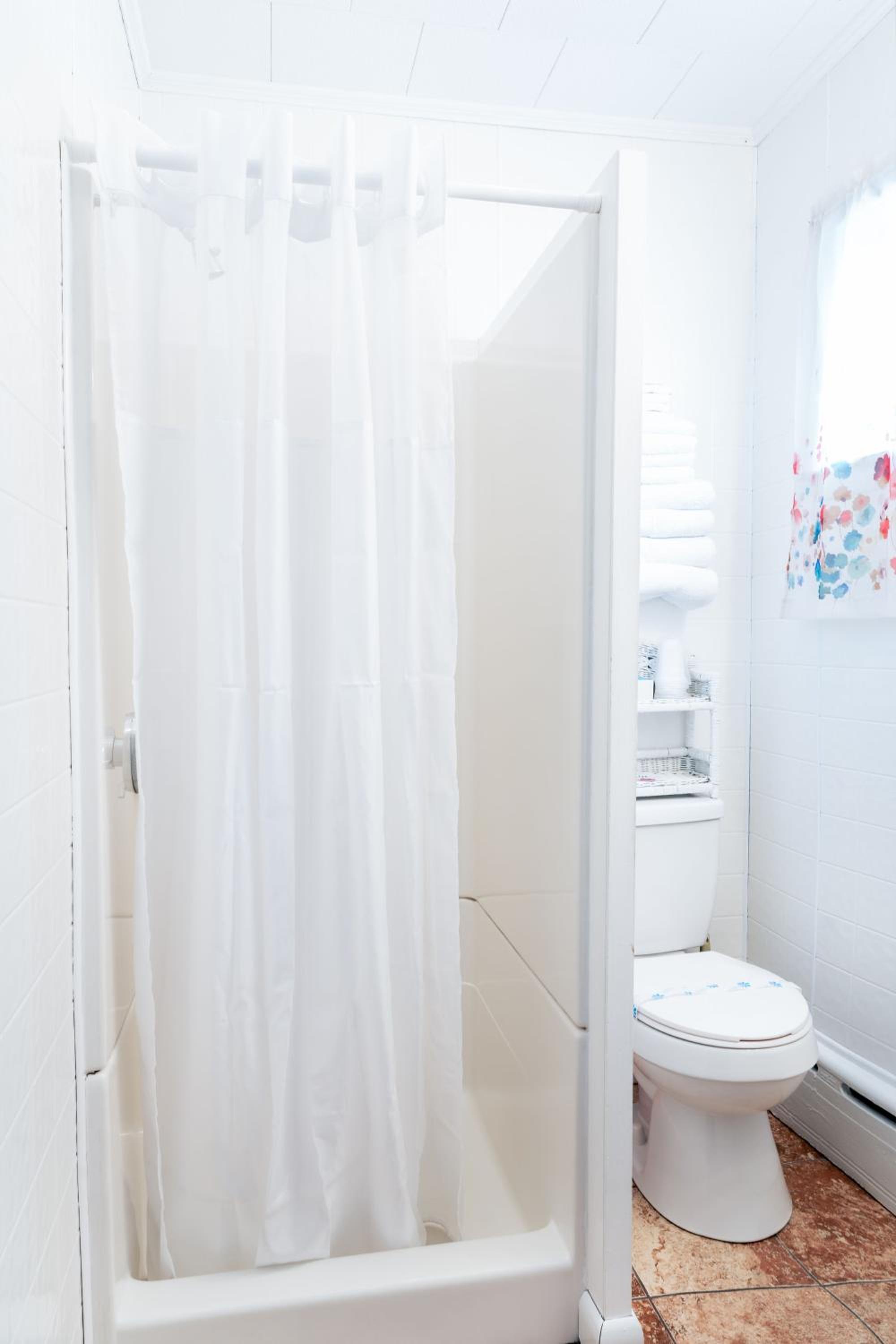 Two Queen Bed Kitchenette- Family Friendly  photo 2