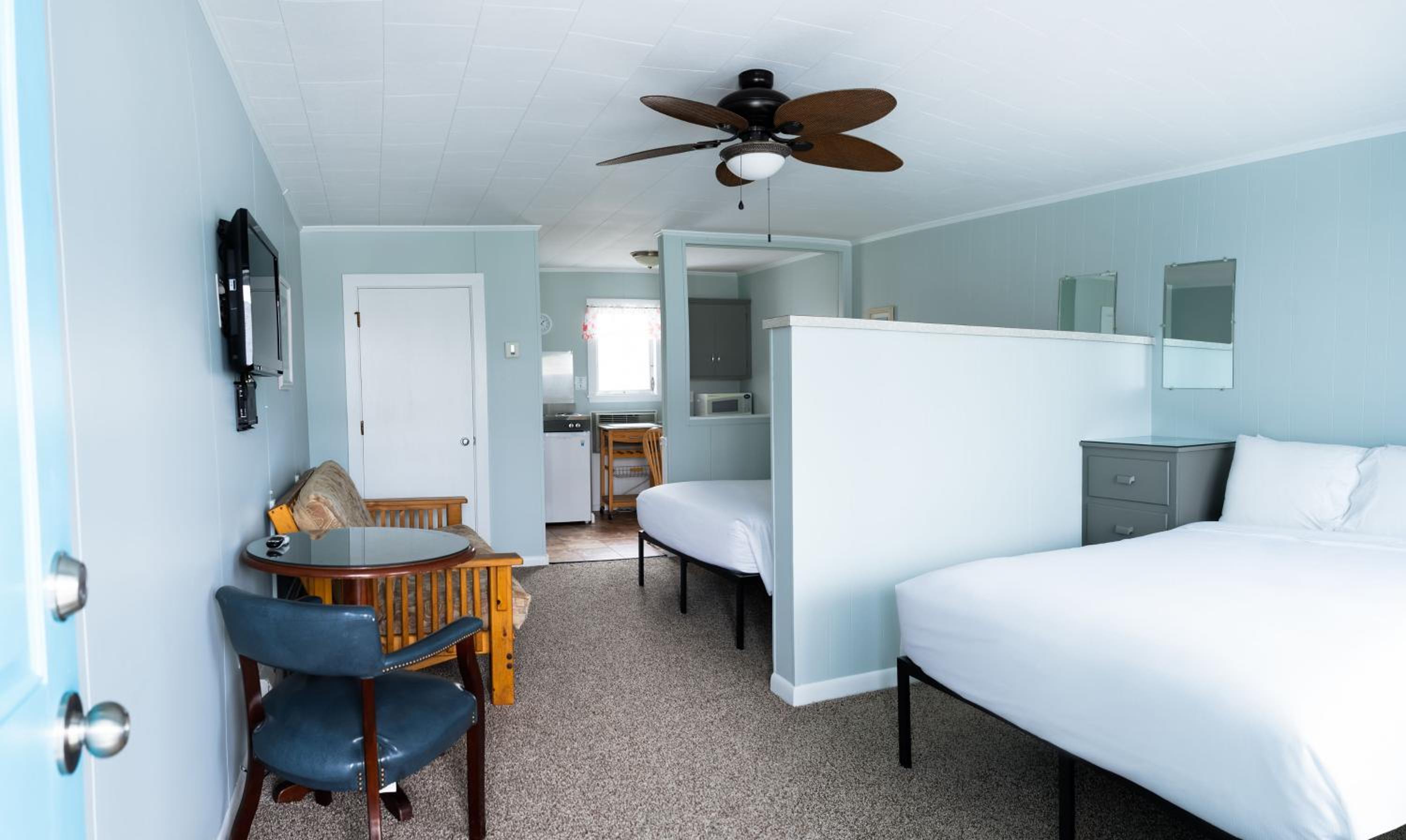 Two Queen Bed Kitchenette- Family Friendly  photo 1