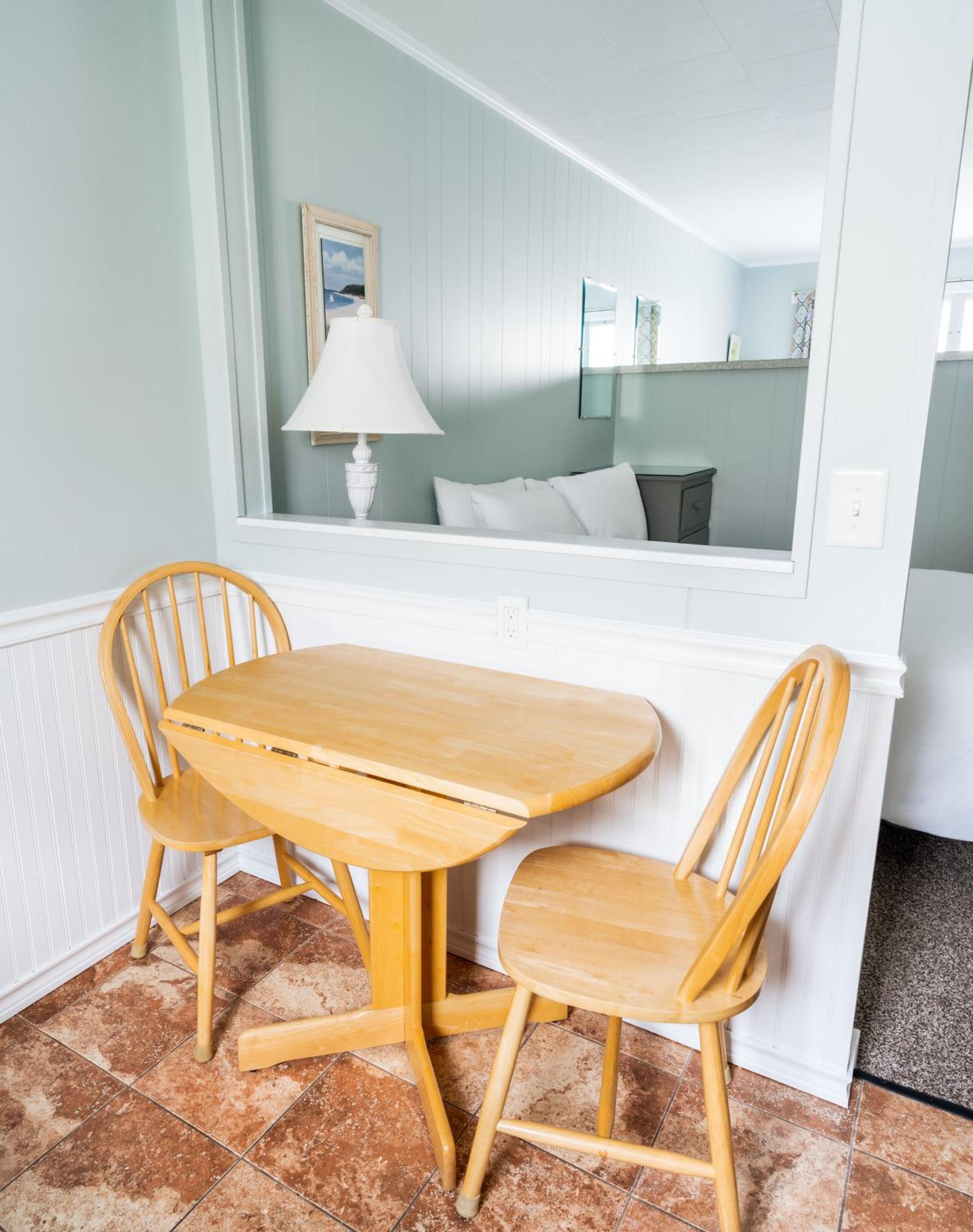 Two Queen Bed Kitchenette- Family Friendly  photo 3