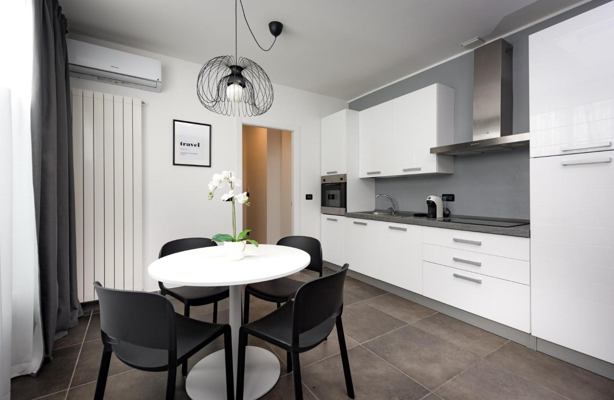 Apartment with Terrace - Photo 21