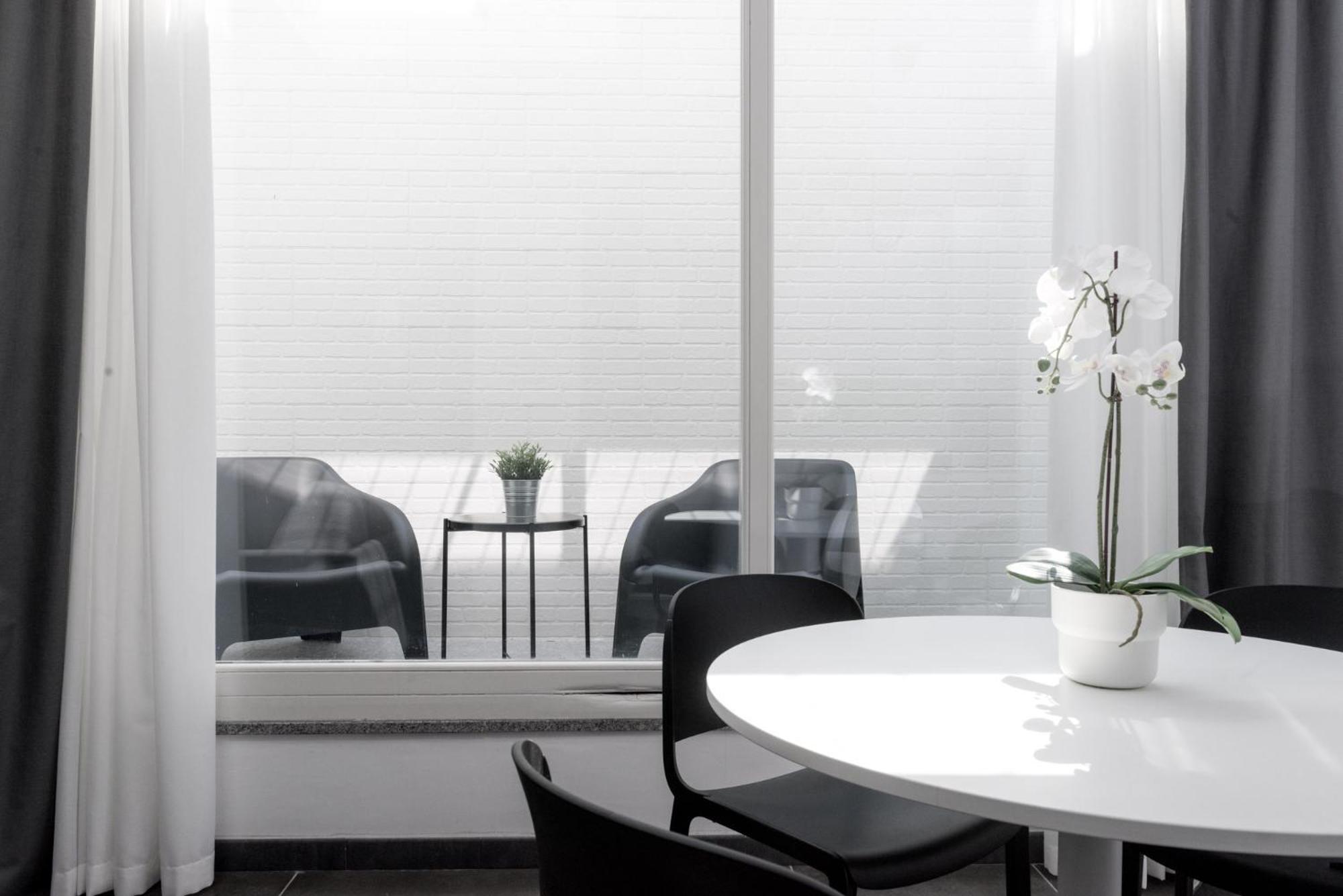 Apartment with Terrace - Photo 7