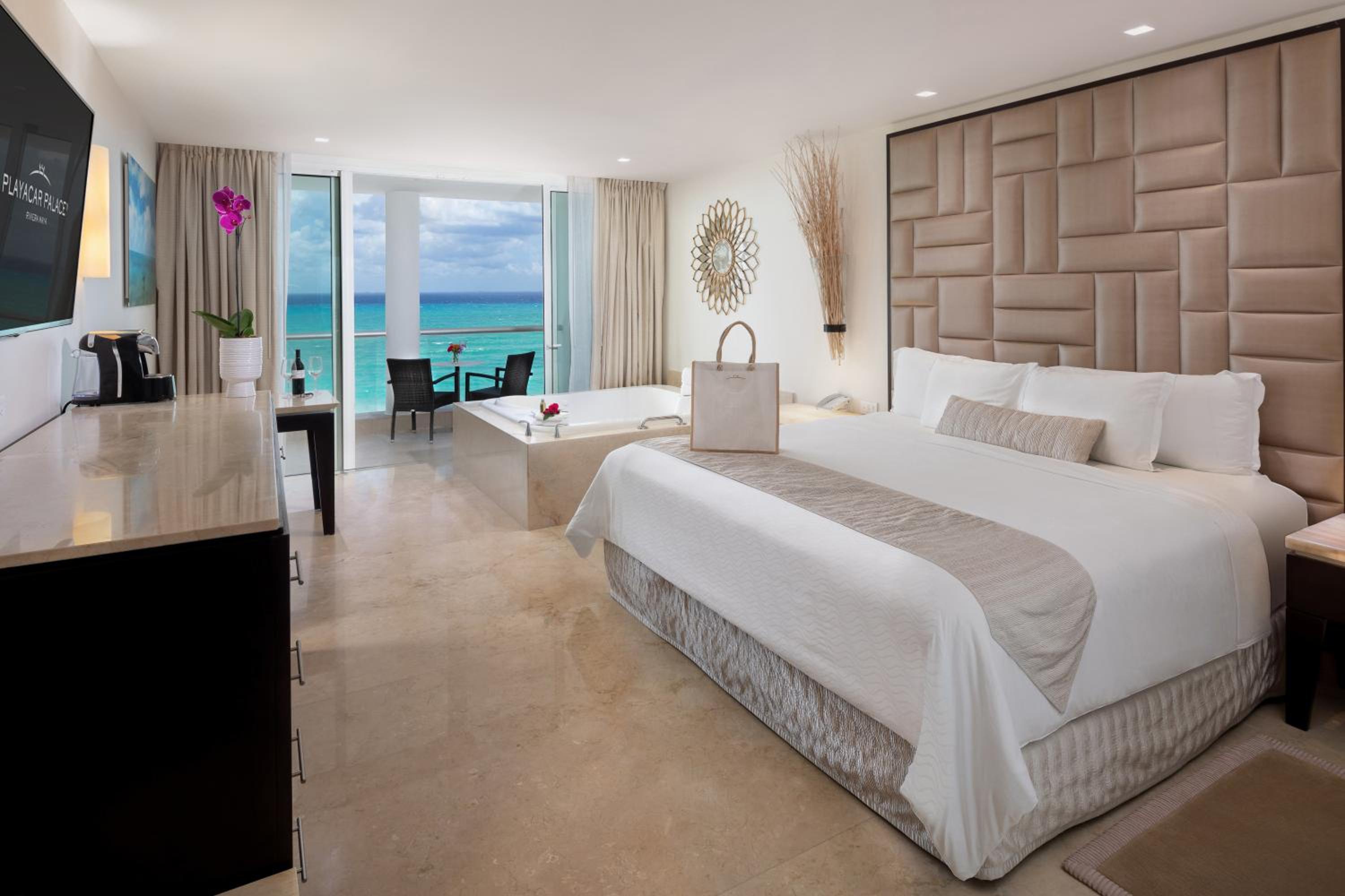 Superior Deluxe Honeymoon Suite Ocean View - King Size Bed