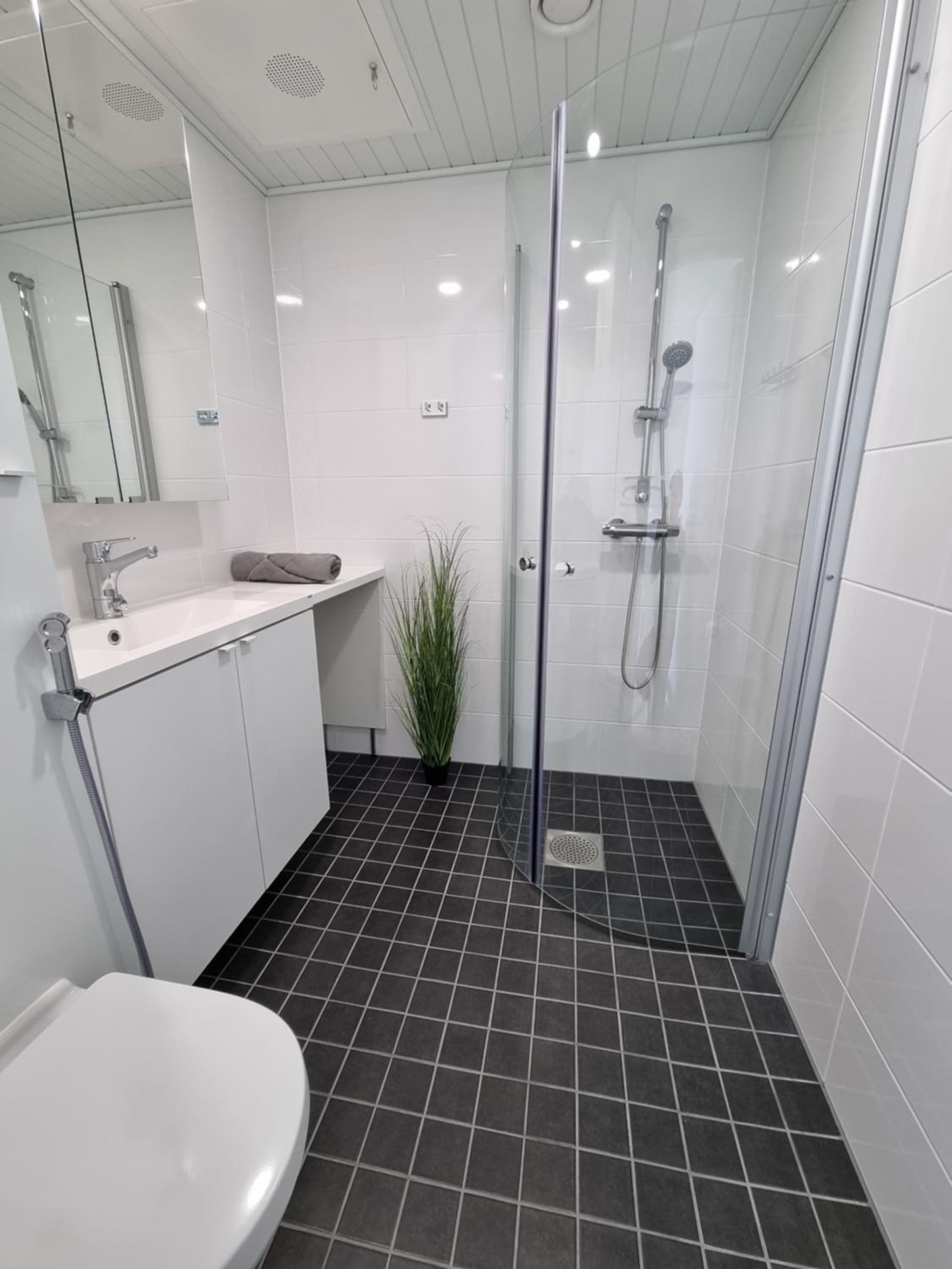 One-Bedroom Apartment - Photo 13