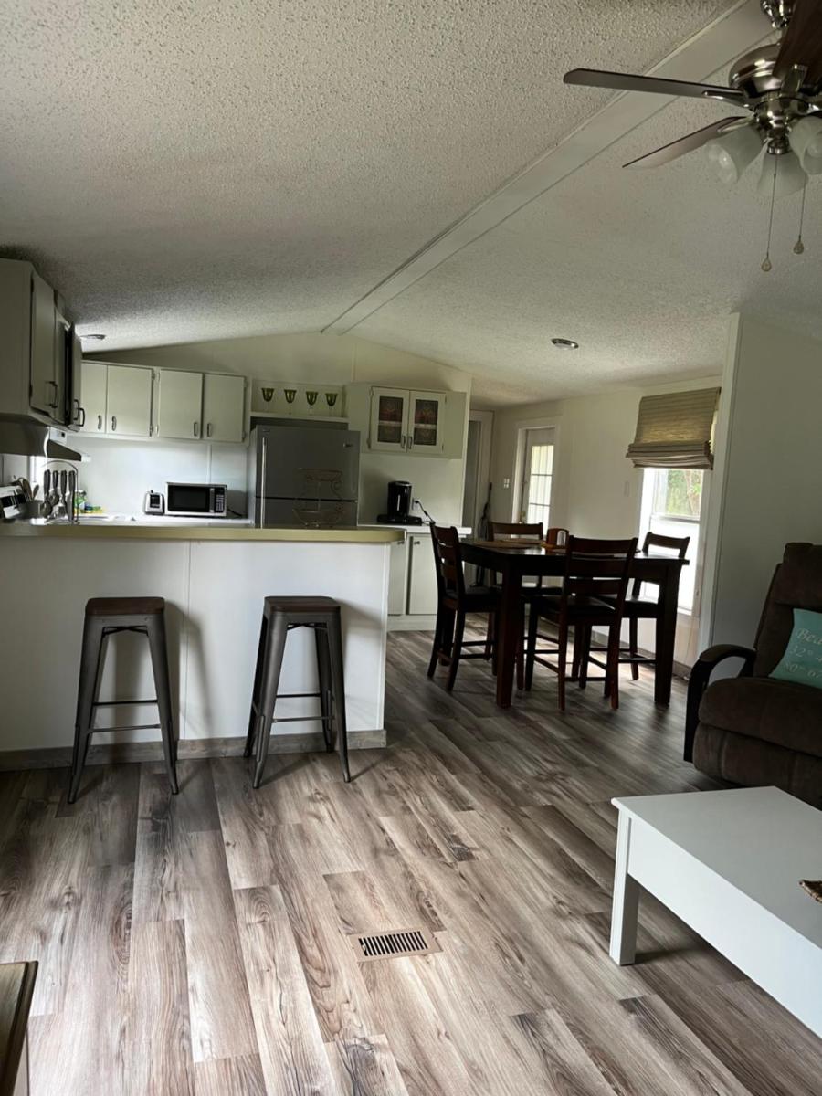 Mobile Home photo 2