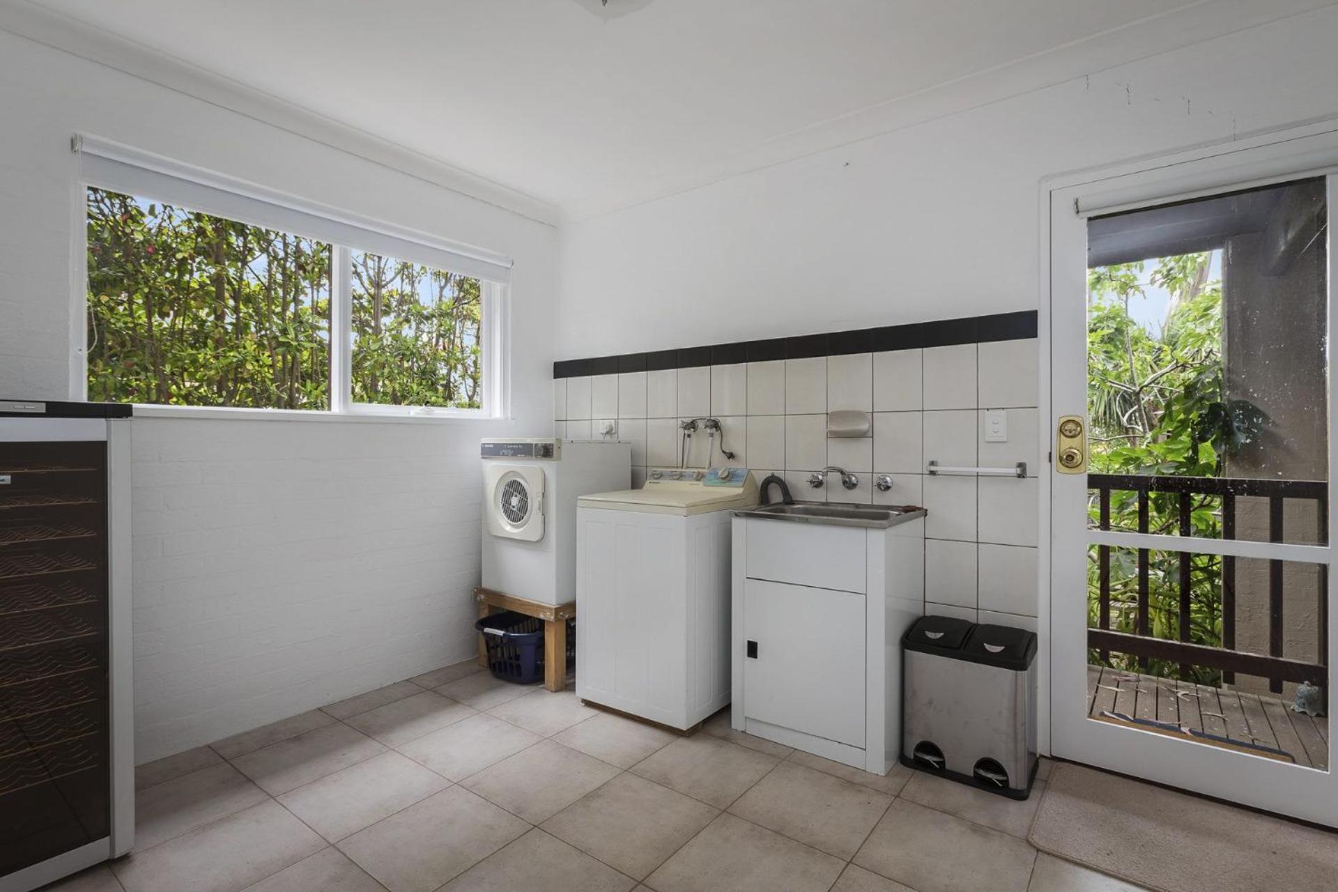 Four-Bedroom House photo 3