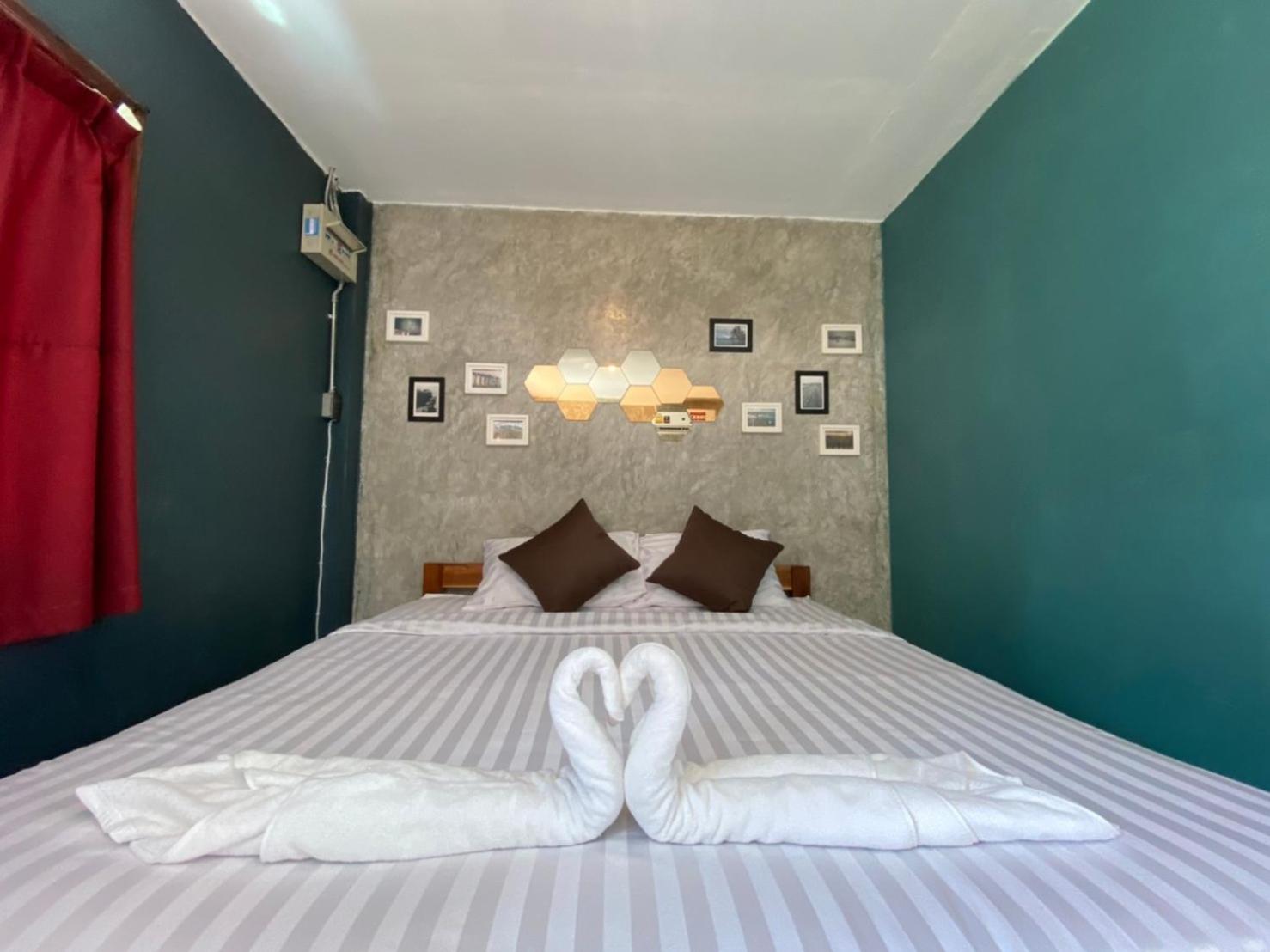 Double Room with Private Bathroom - Photo 10