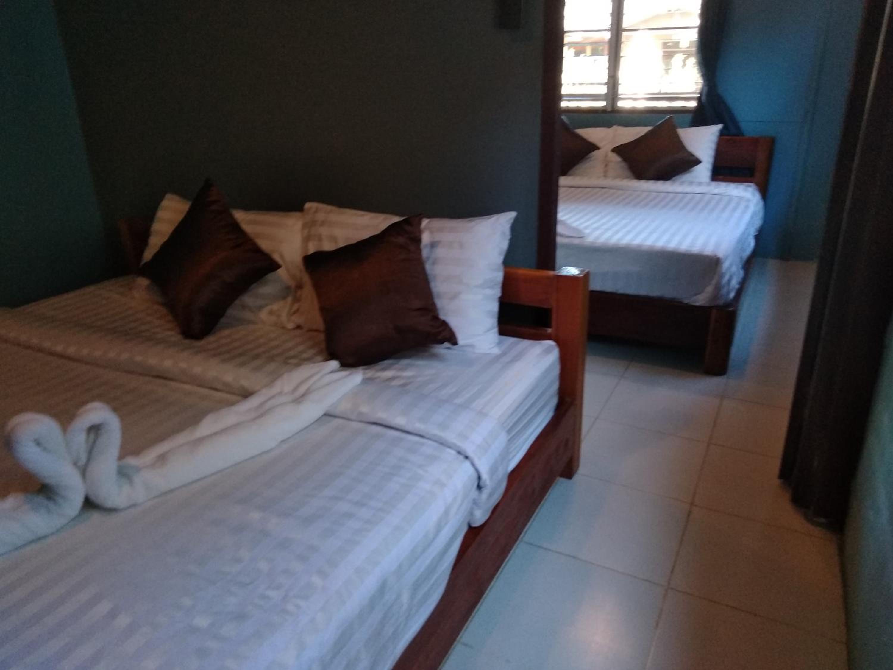 Deluxe Family Suite - Photo 3