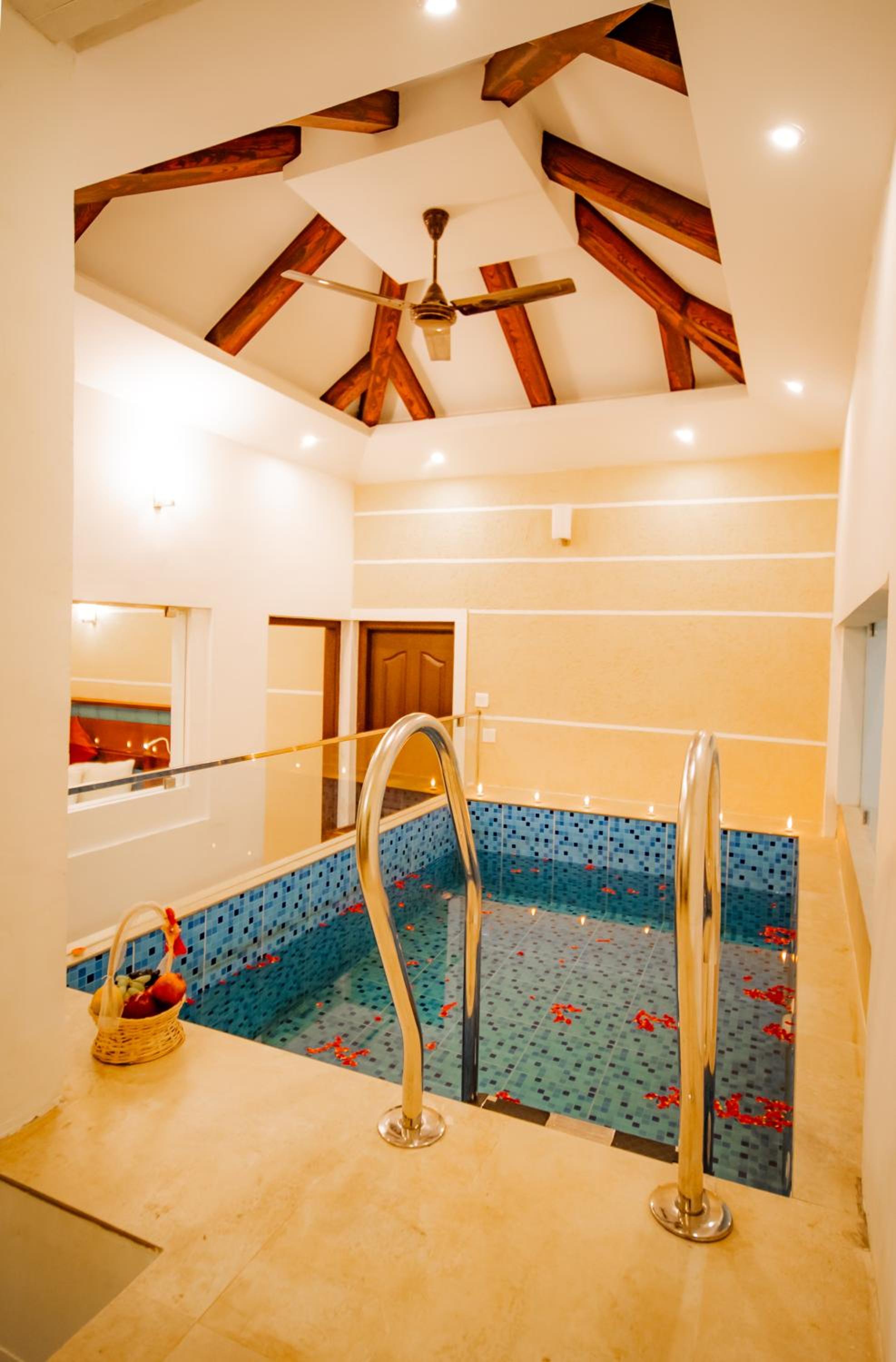 Villa with Private Pool - Photo 10
