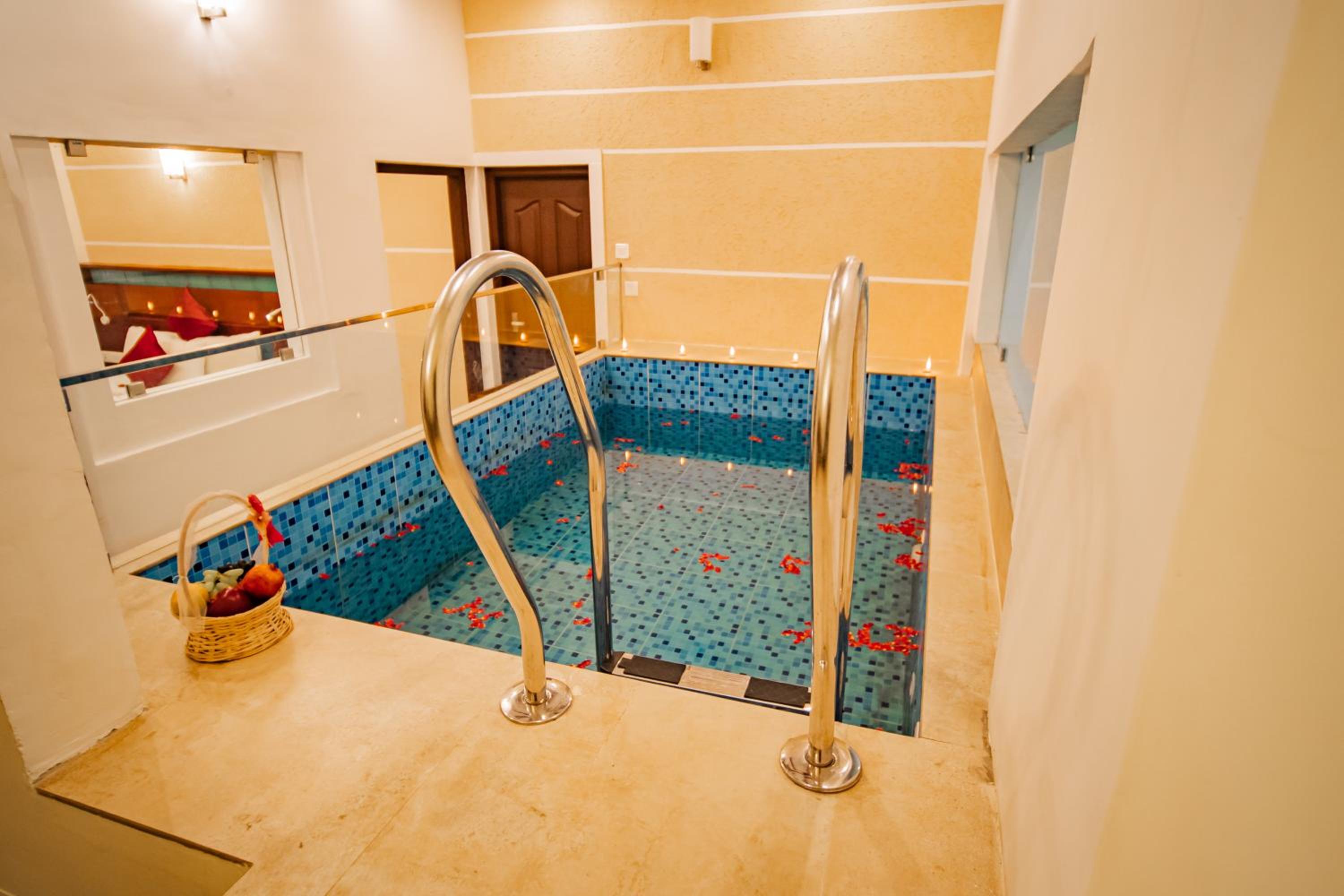 Villa with Private Pool - Photo 19