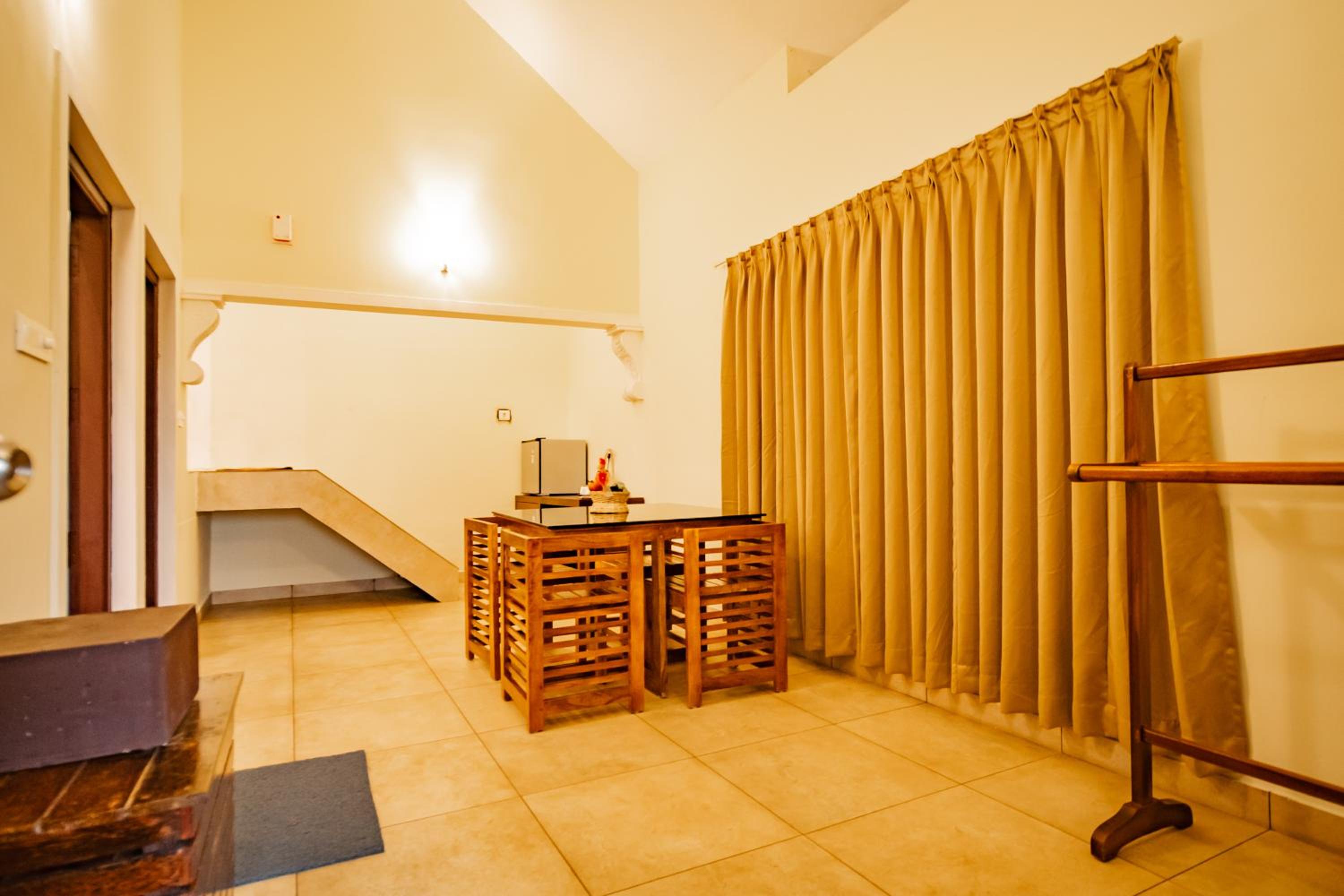 Villa with Private Pool - Photo 11